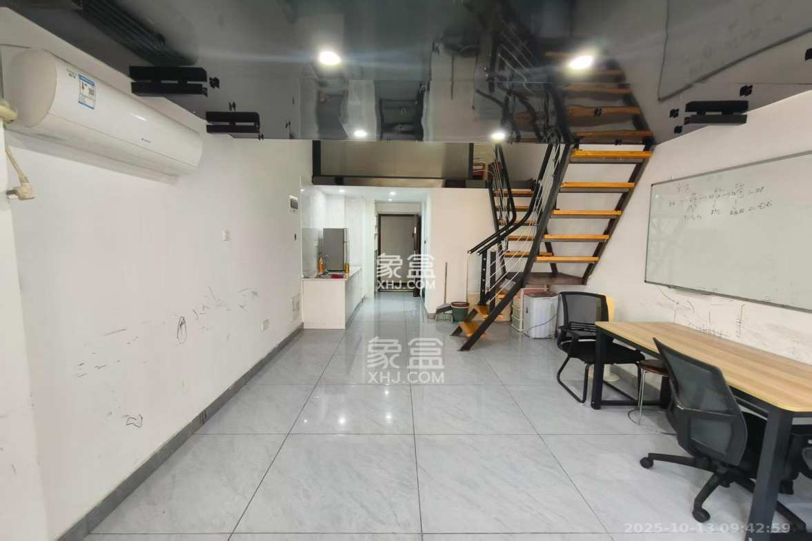 华润置地广场二期  1室1厅1卫    1680.0元/月 华润置地广场二期  1室1厅1卫    1680.0元/月室内图