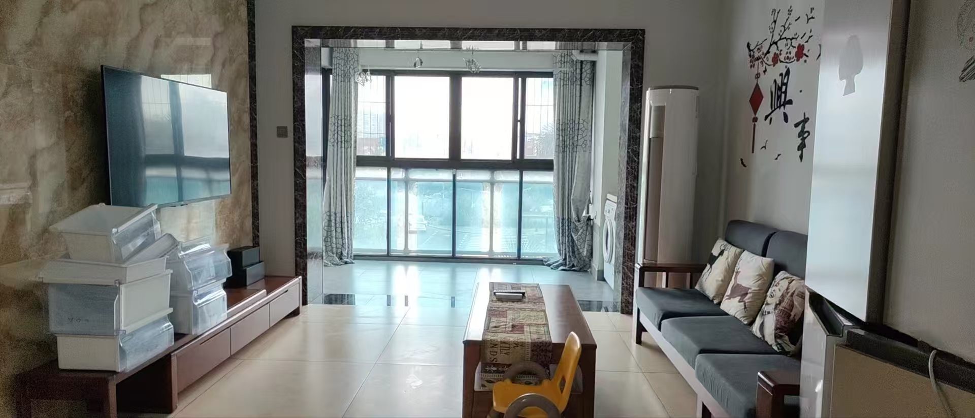 保利中央海岸一二期 3室2厅2卫 200.0万 保利中央海岸一二期 3室2厅2卫 200.0万客厅