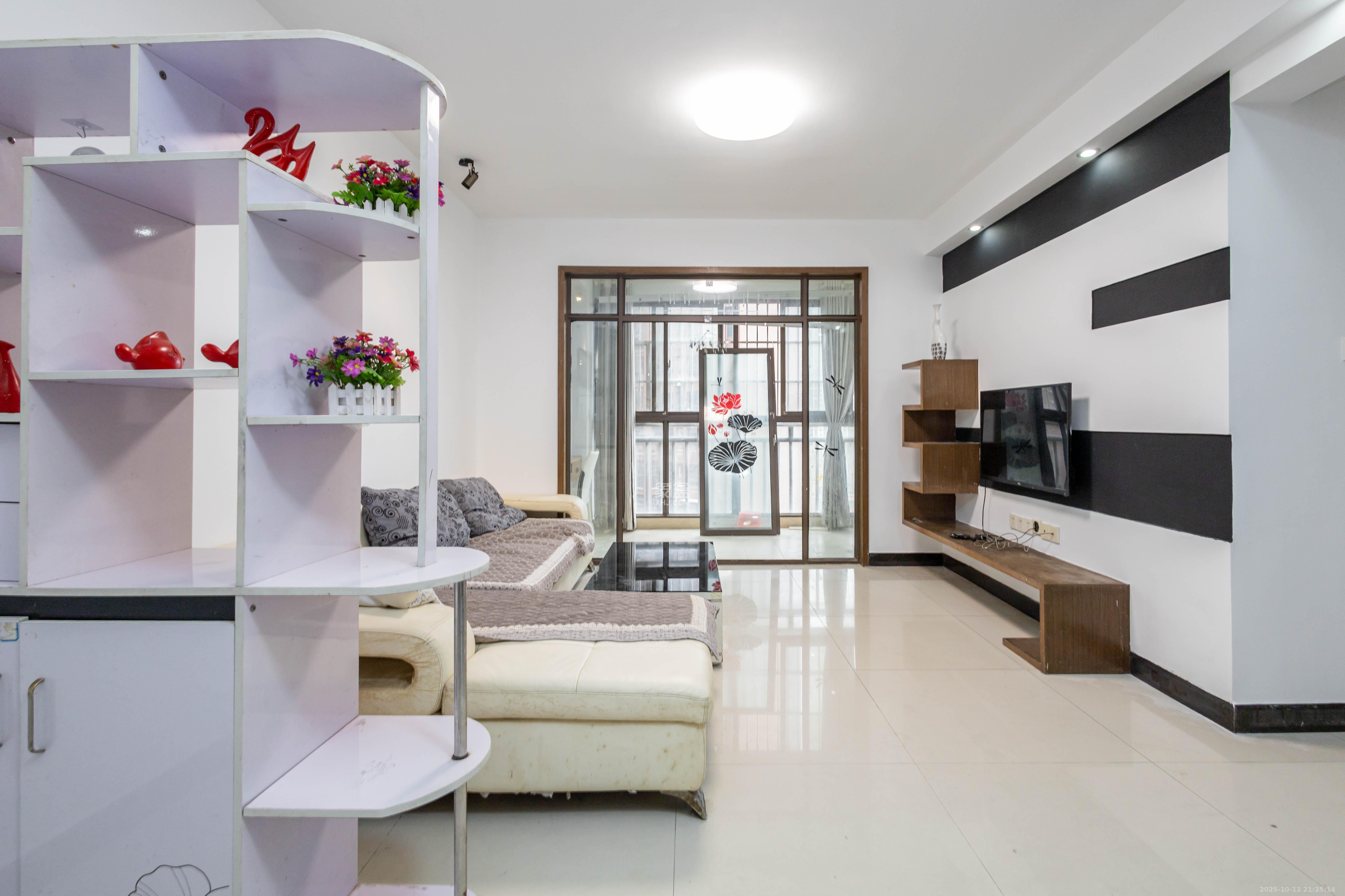 方略潇邦  3室2厅1卫    43.8万客厅