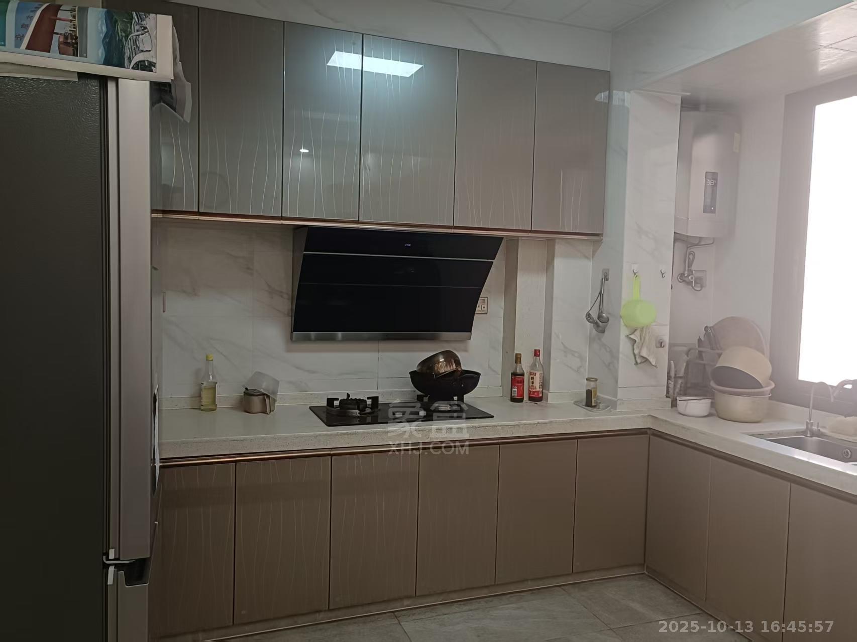 西郡佳园 4室2厅2卫 1900.0元/月 西郡佳园 4室2厅2卫 1900.0元/月室内图