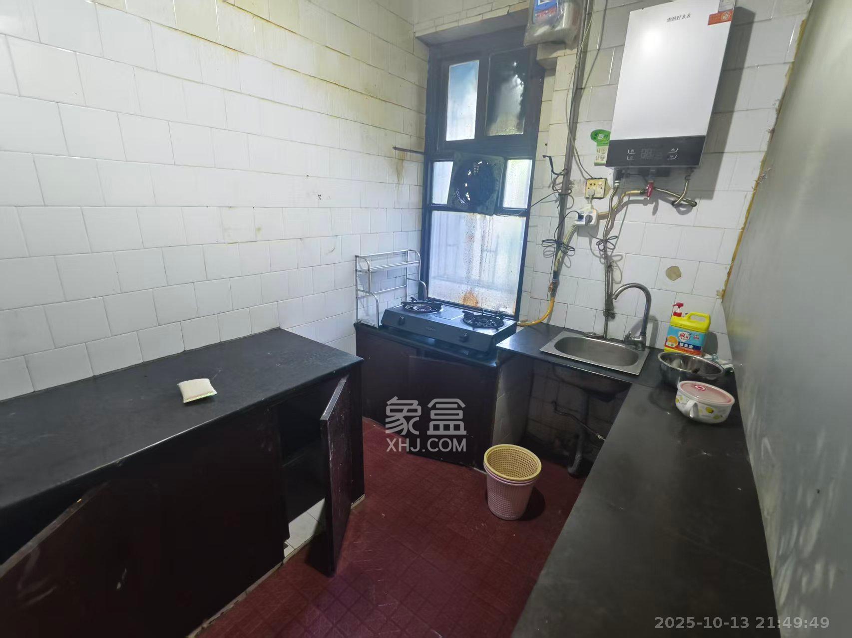 开福区公安分局职工宿舍 3室2厅2卫 1300.0元/月 开福区公安分局职工宿舍 3室2厅2卫 1300.0元/月室内图