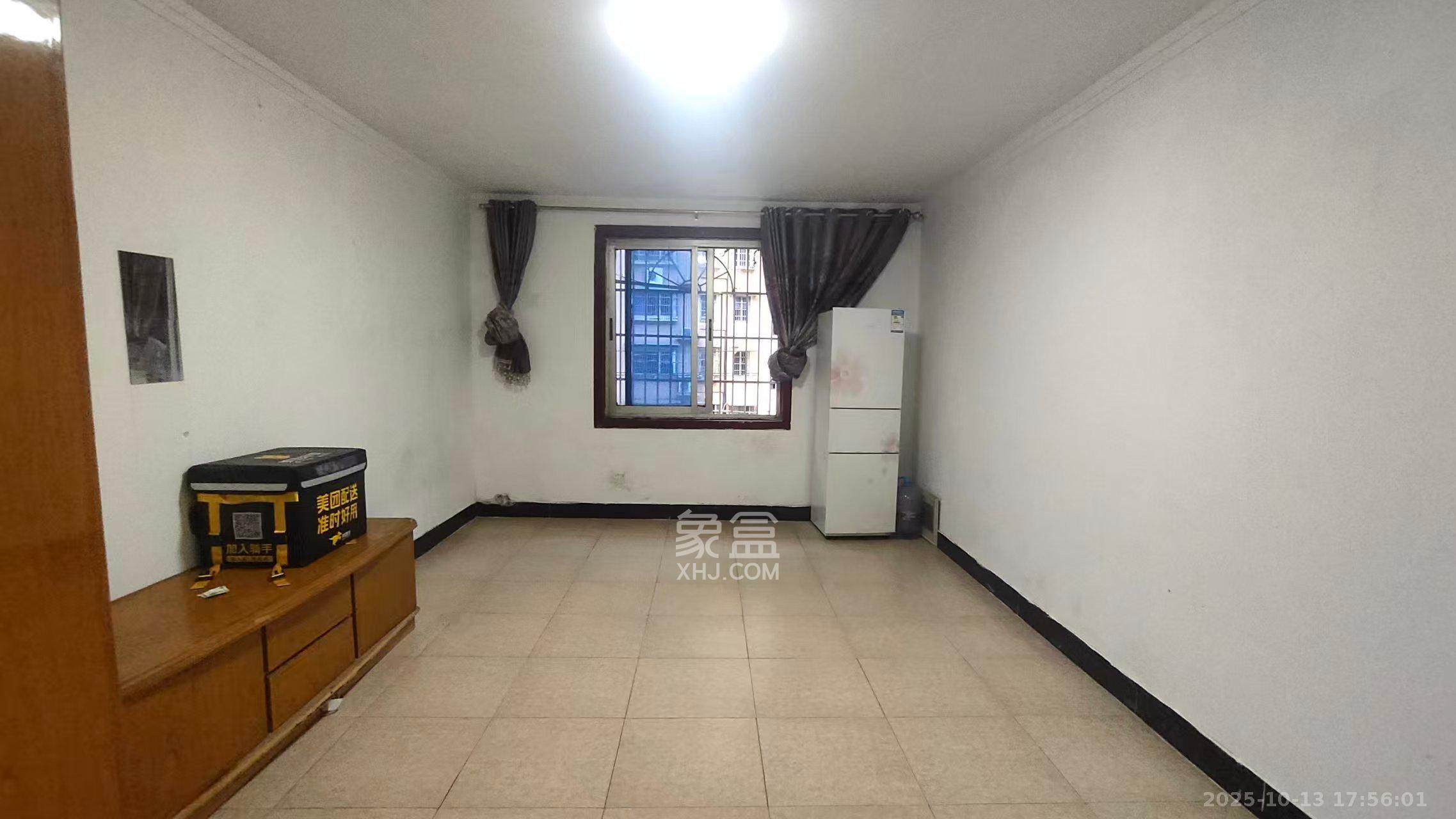 南建公寓  4室2厅1卫    2200.0元/月室内图