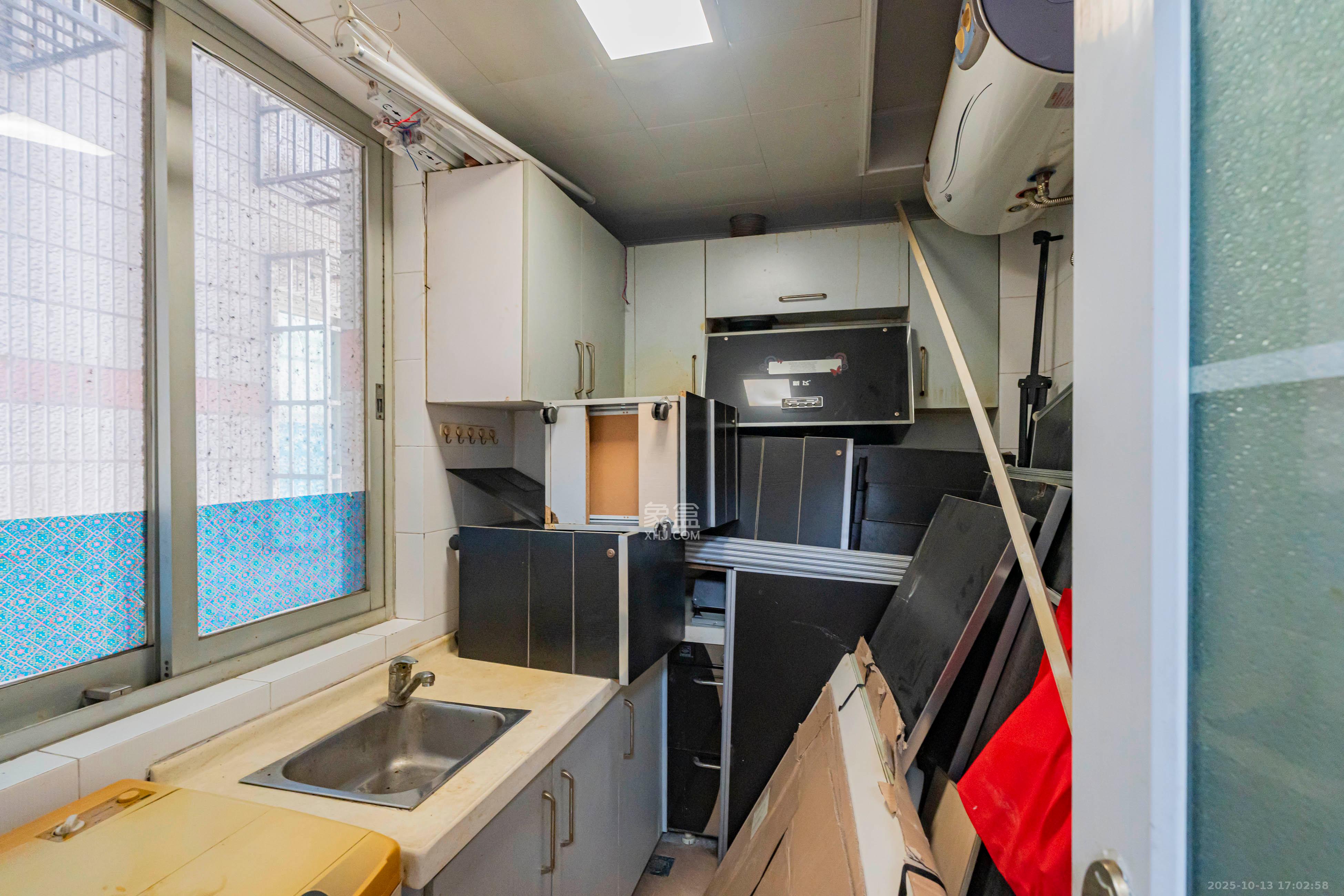 海东青大厦  4室2厅1卫    160.0万 海东青大厦  4室2厅1卫    160.0万厨房