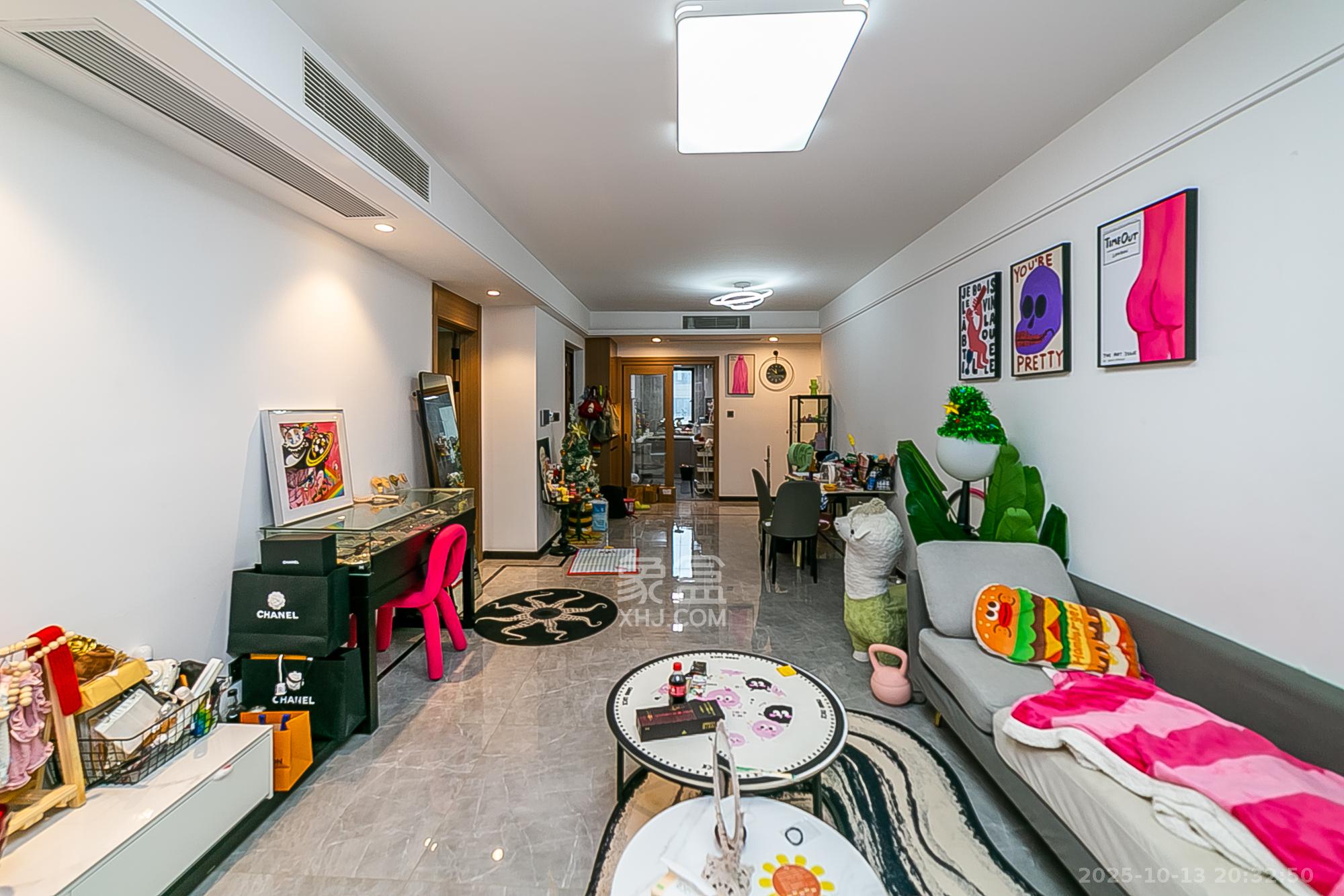 卓越江岸 4室2厅2卫 200.0万 卓越江岸 4室2厅2卫 200.0万客厅