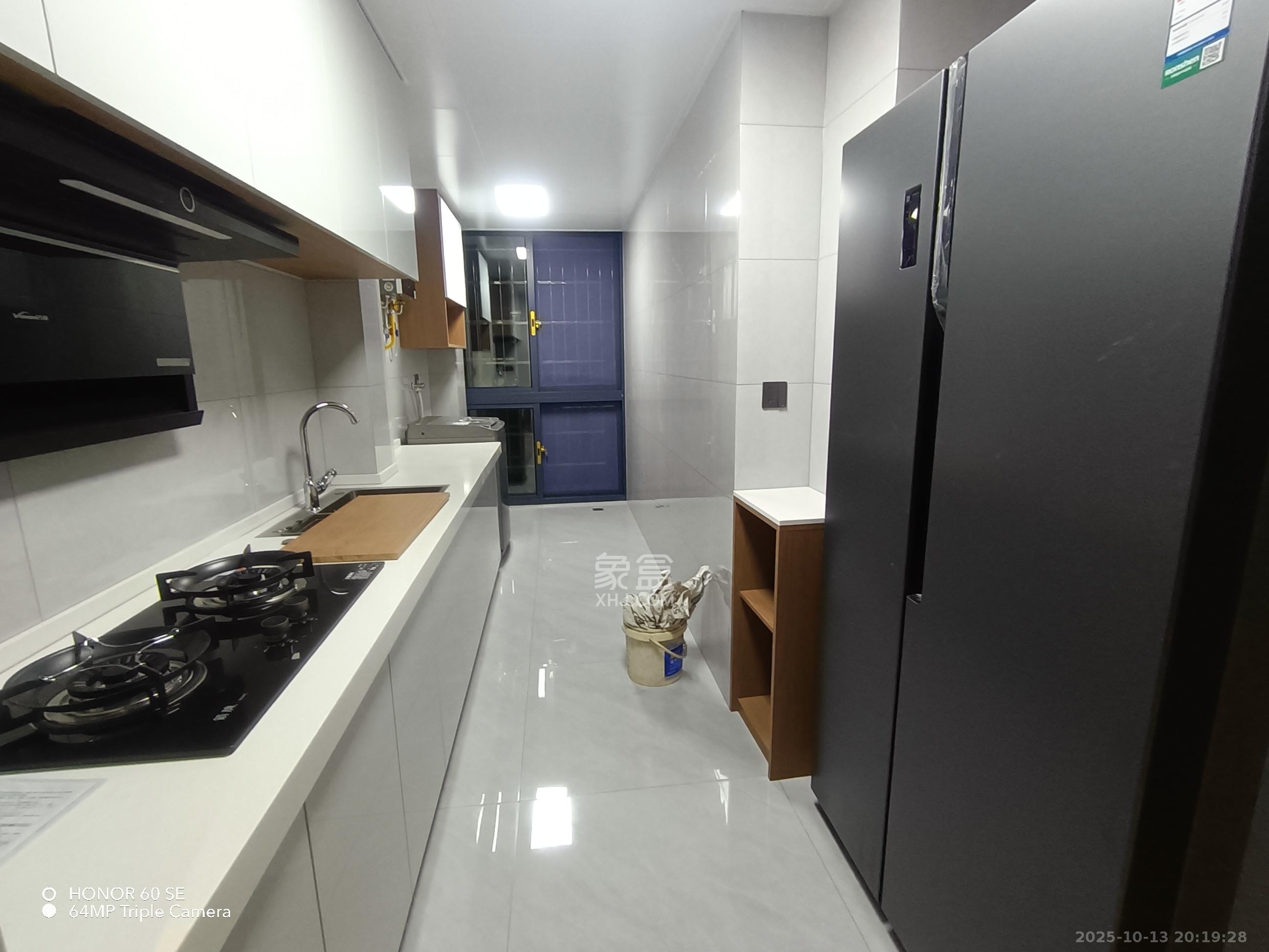 谷山景苑  3室2厅2卫    2500.0元/月 谷山景苑  3室2厅2卫    2500.0元/月室内图