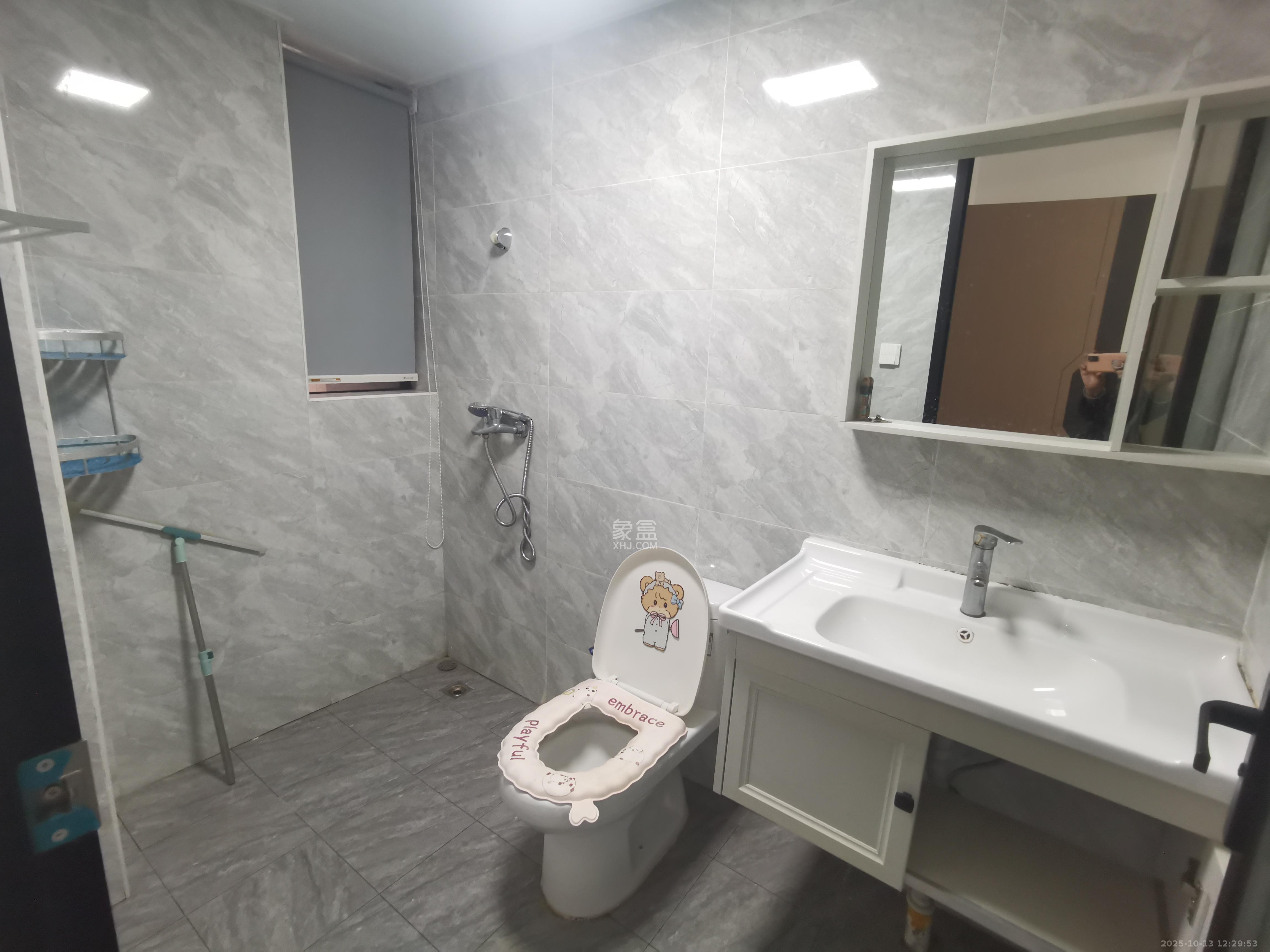 三一街区  3室2厅2卫    2200.0元/月室内图