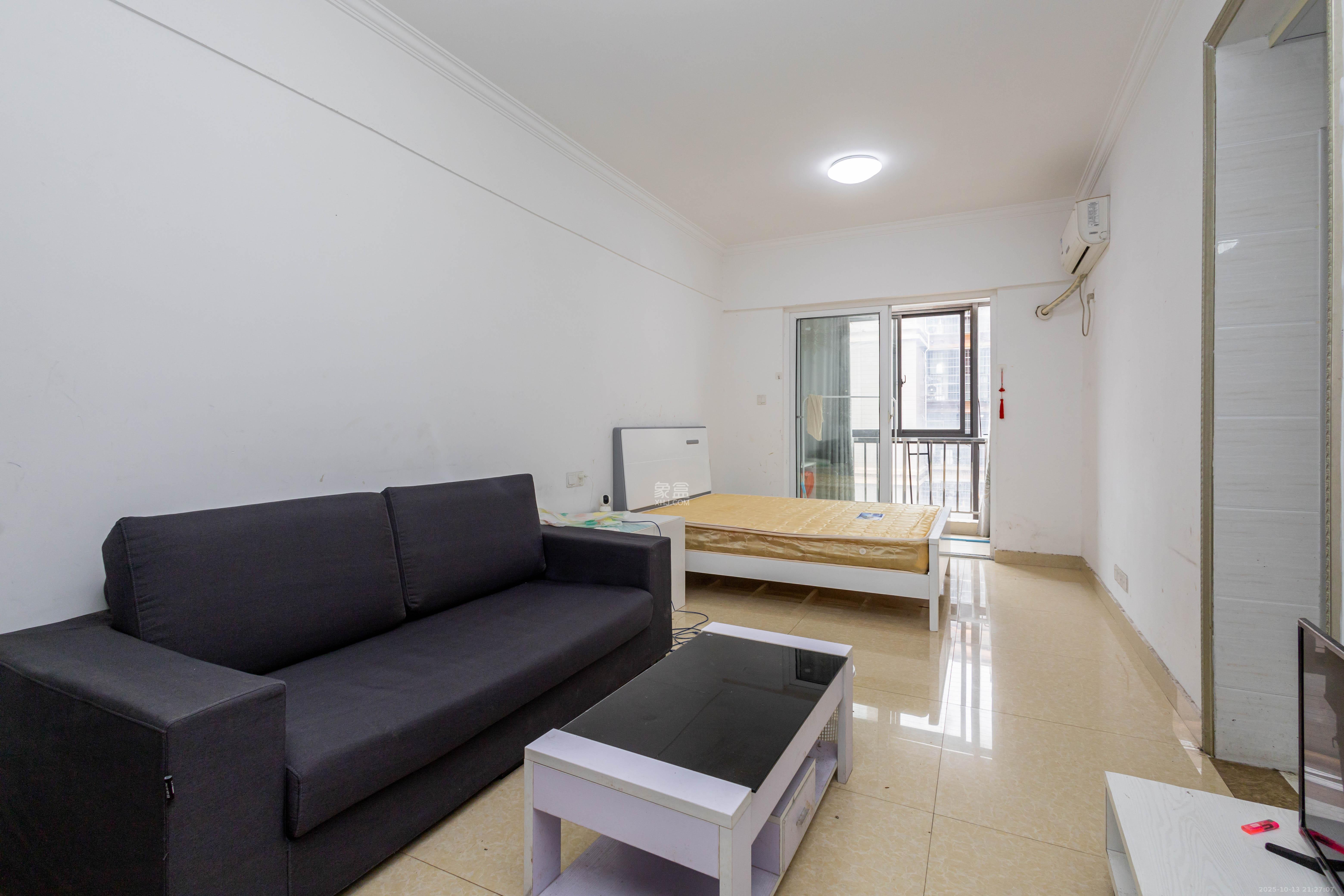 爵士湘  1室1厅1卫    21.0万 爵士湘  1室1厅1卫    21.0万客厅