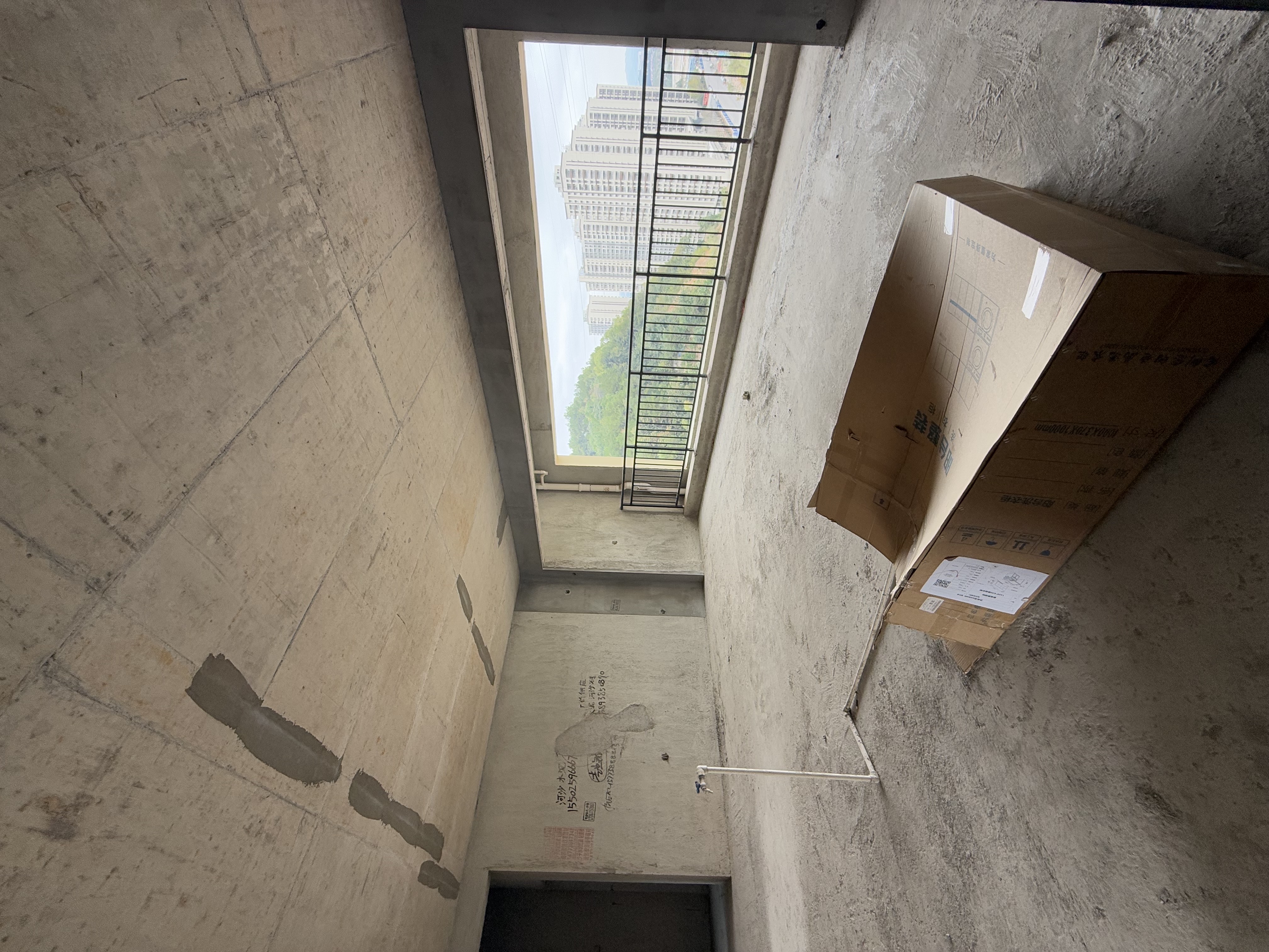 百弘学府城三期 5室2厅2卫 92.8万 百弘学府城三期 5室2厅2卫 92.8万客厅