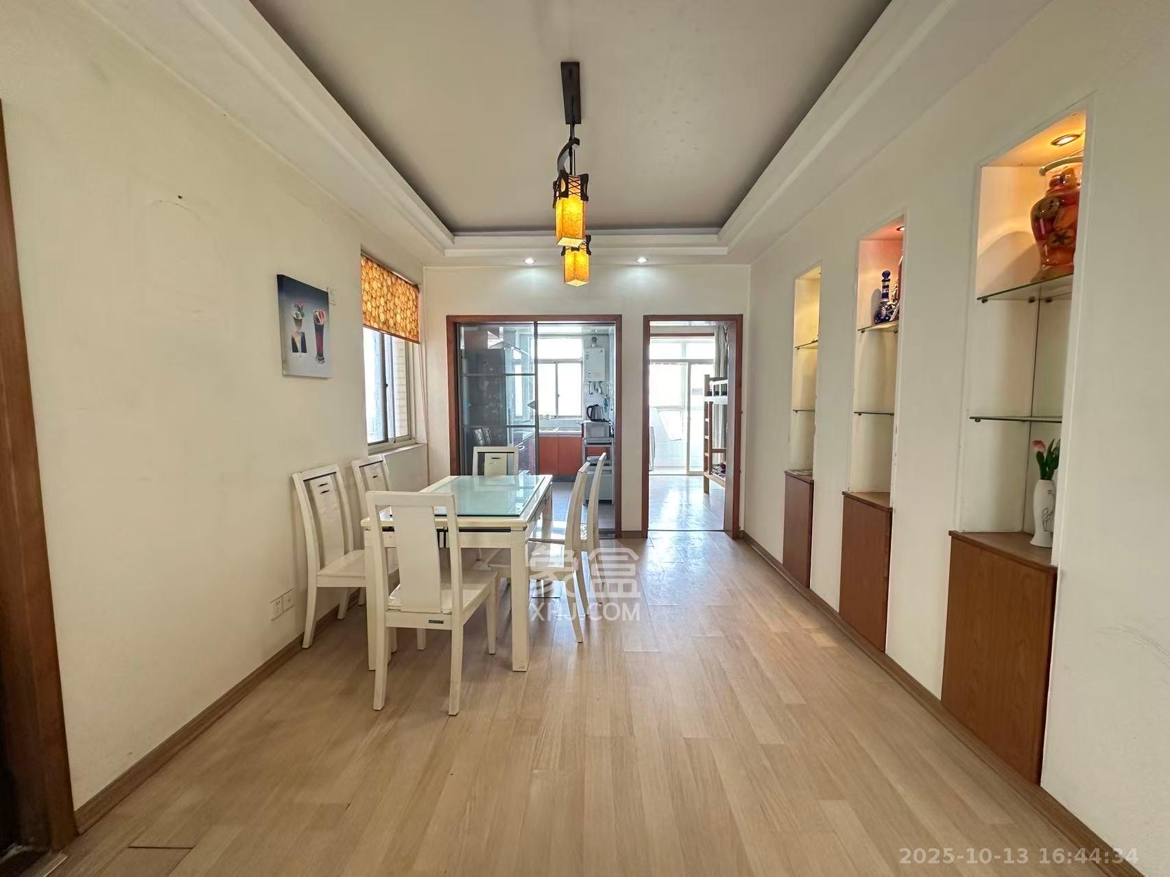 四季美景一、二期 3室2厅2卫 2400.0元/月 四季美景一、二期 3室2厅2卫 2400.0元/月室内图