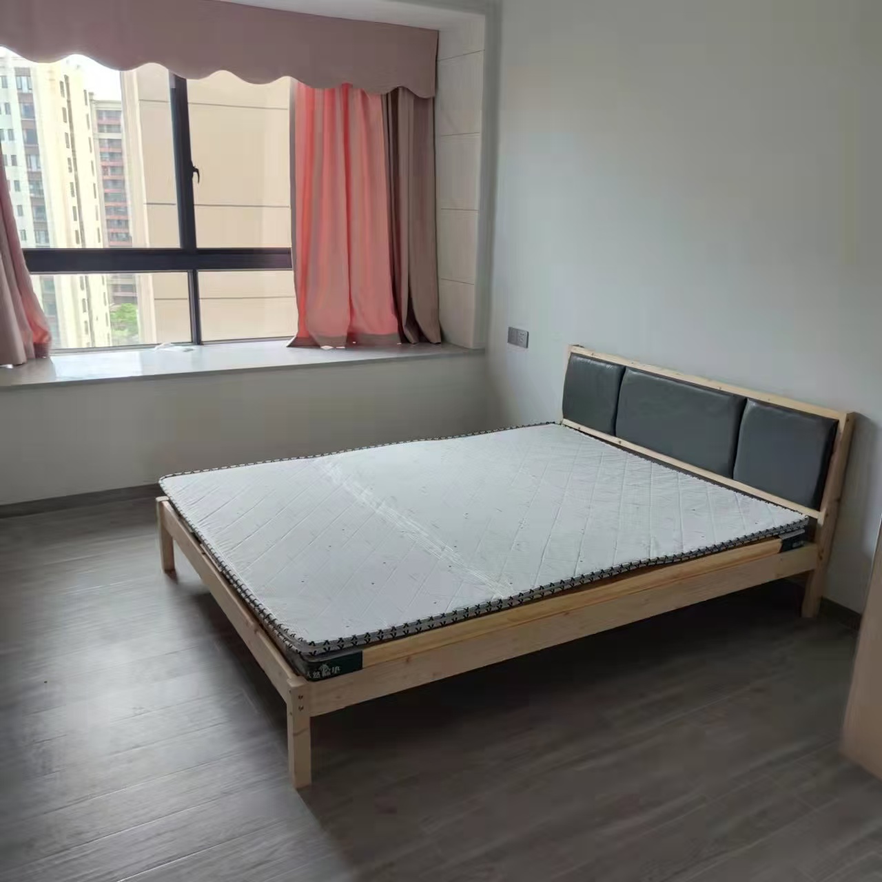 绿地城骏园  3室2厅1卫    3000.0元/月室内图