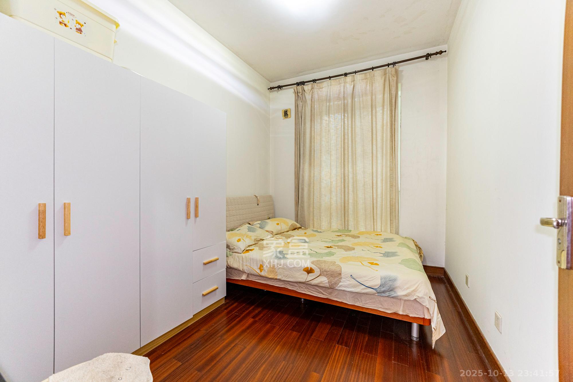 圣爵菲斯  4室2厅2卫    98.0万卧室