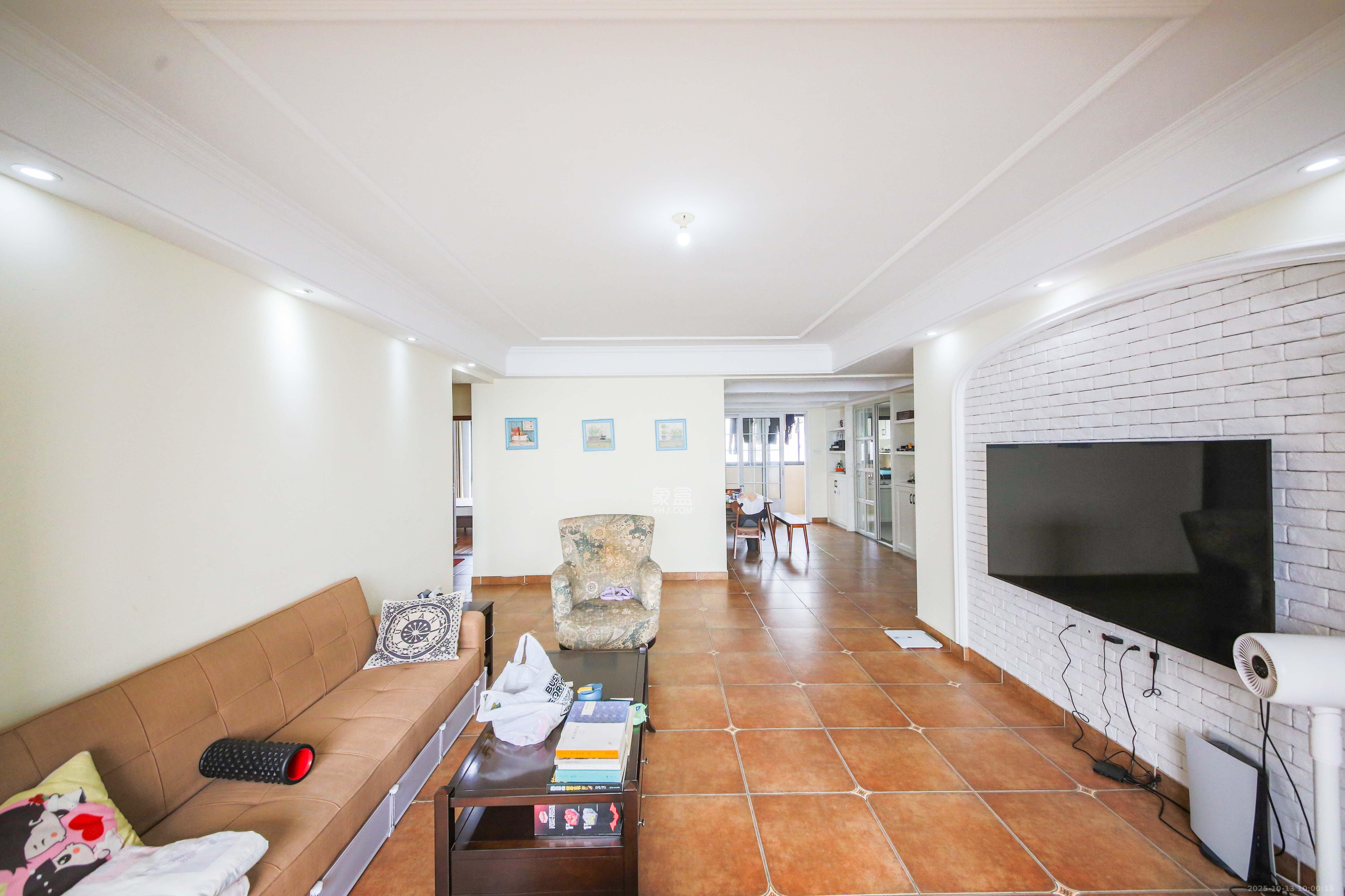 鑫远湘府华城  3室2厅2卫    125.0万 鑫远湘府华城  3室2厅2卫    125.0万客厅