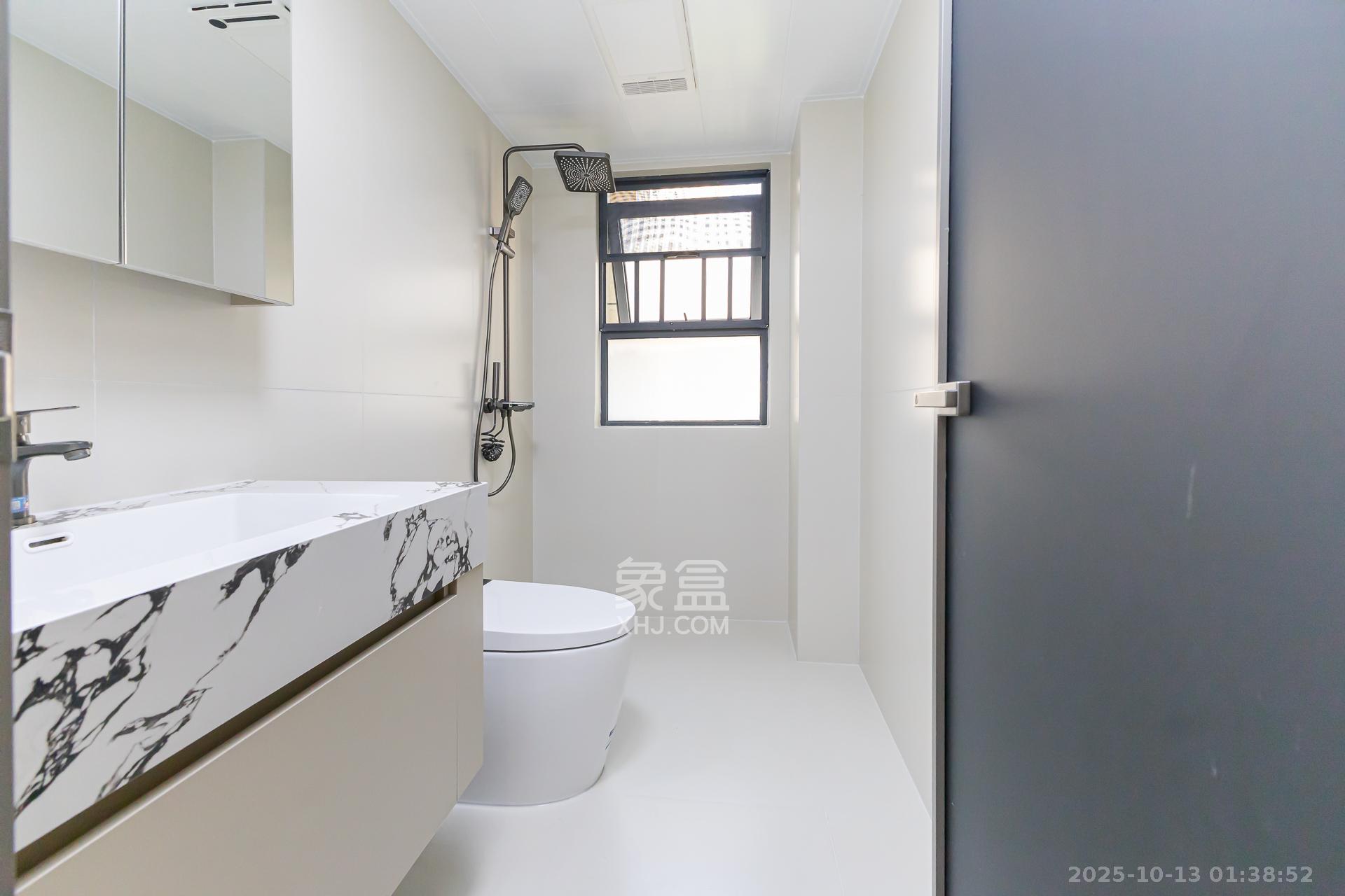 明发阅江悦府 4室2厅2卫 129.8万 明发阅江悦府 4室2厅2卫 129.8万卫生间