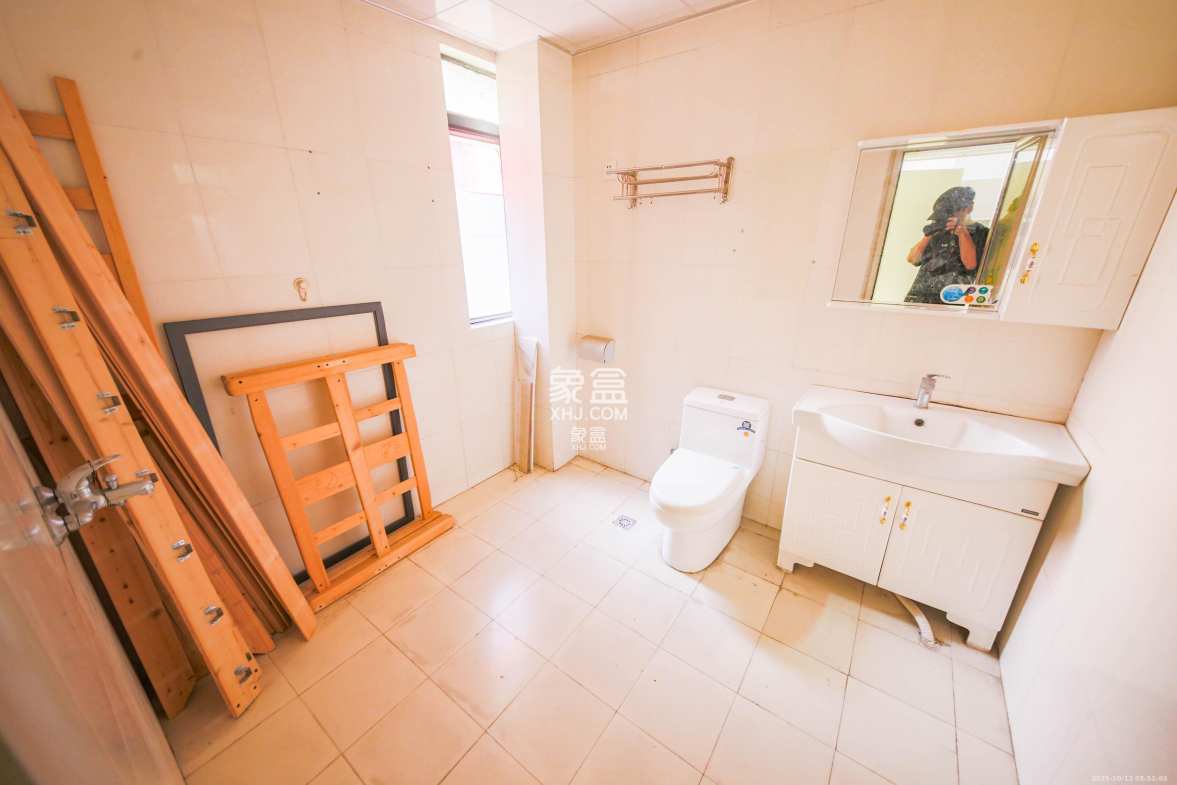 天城泰祥苑 4室2厅2卫 2600.0元/月 天城泰祥苑 4室2厅2卫 2600.0元/月室内图