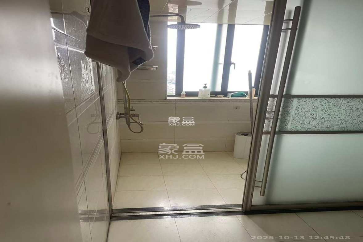 西子花苑 3室2厅1卫 2800.0元/月 西子花苑 3室2厅1卫 2800.0元/月室内图