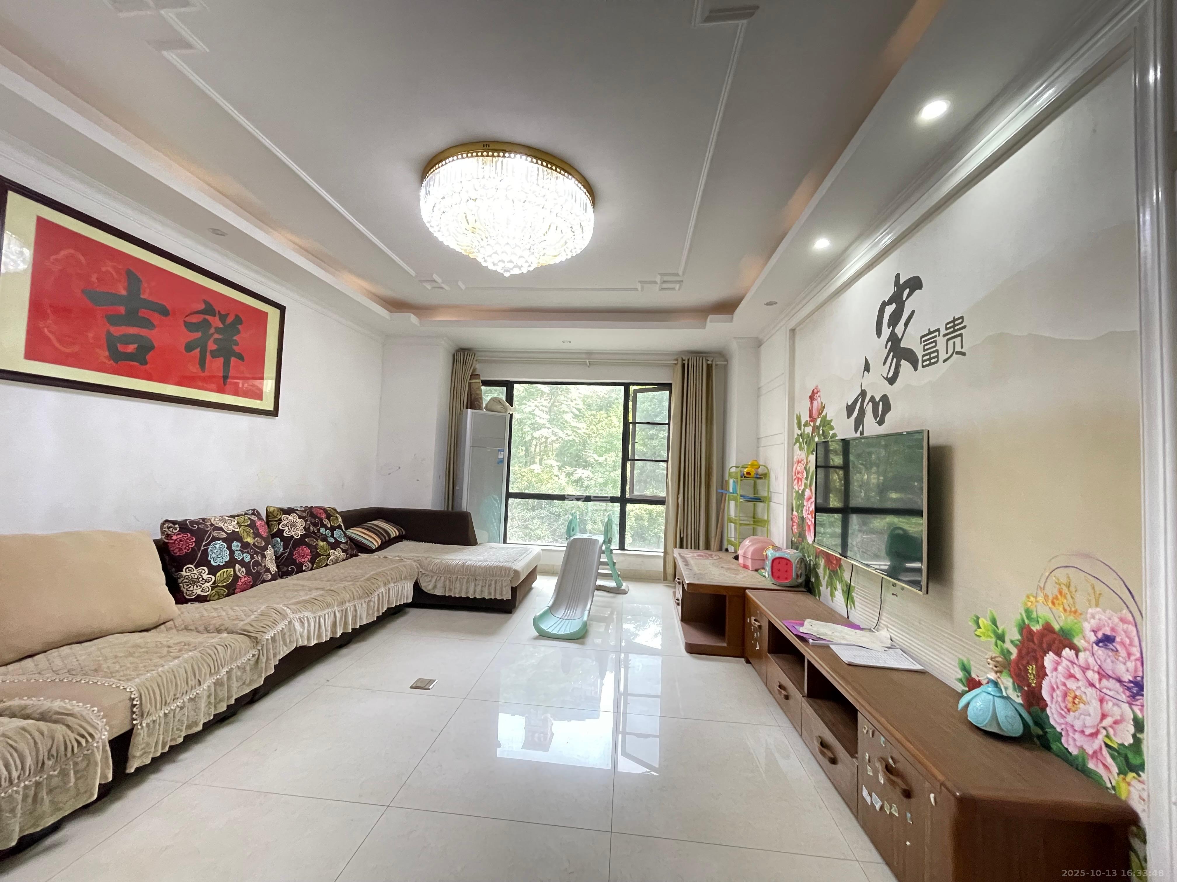 翡翠云天 3室2厅2卫 2000.0元/月 翡翠云天 3室2厅2卫 2000.0元/月室内图