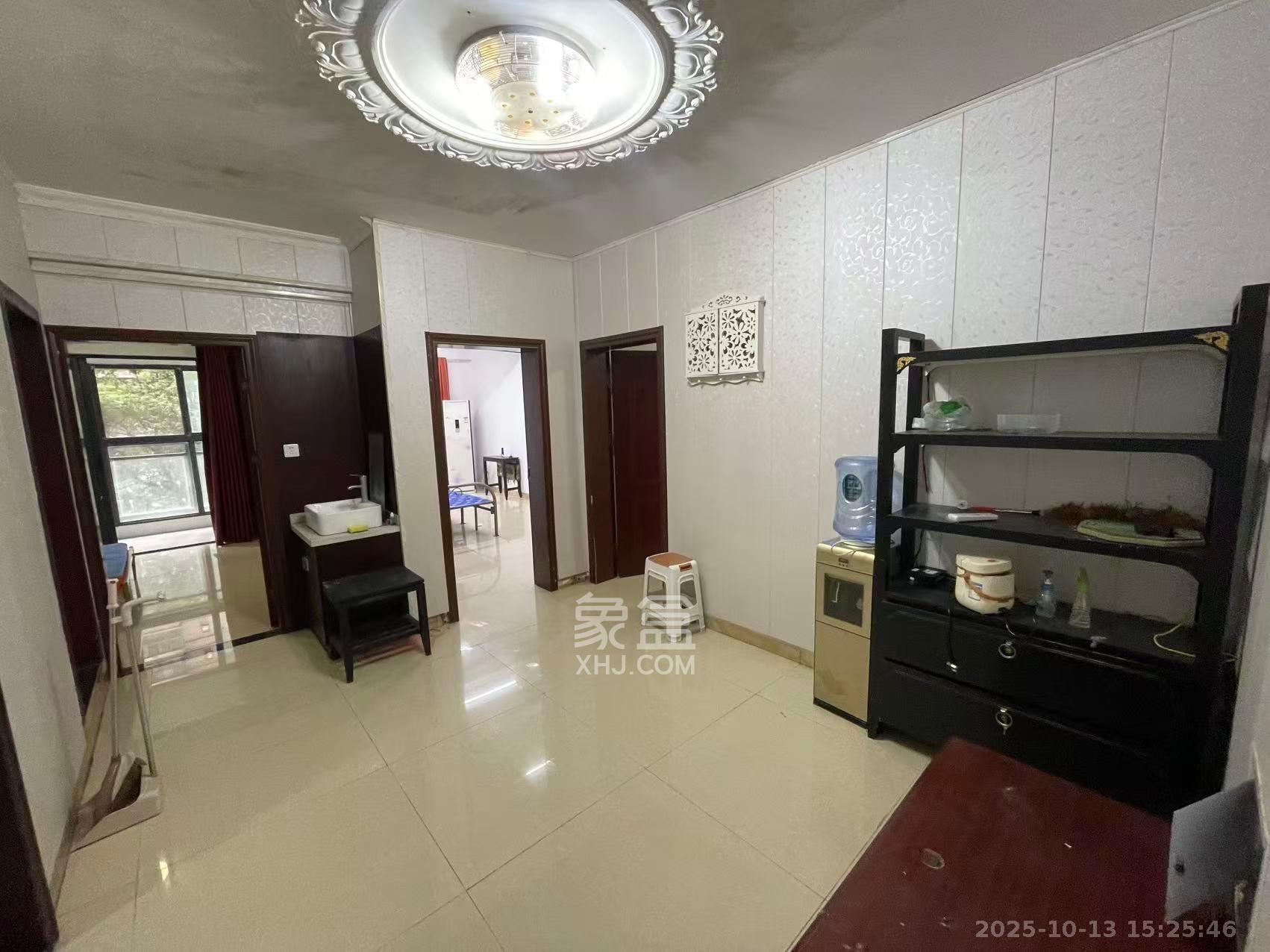 奥克斯广场  2室2厅1卫    2400.0元/月 奥克斯广场  2室2厅1卫    2400.0元/月