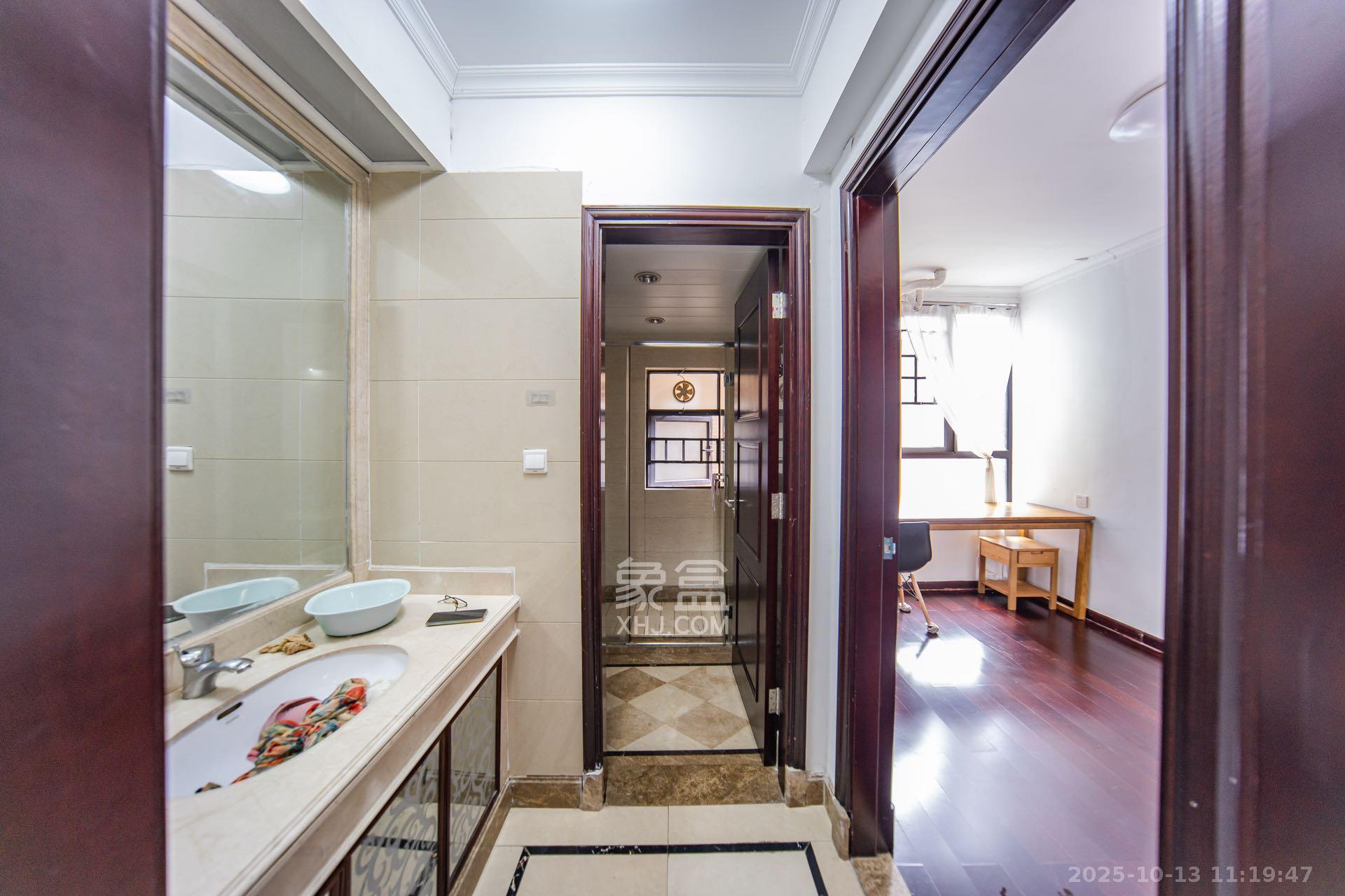 中海国际一期  3室2厅1卫    2000.0元/月室内图