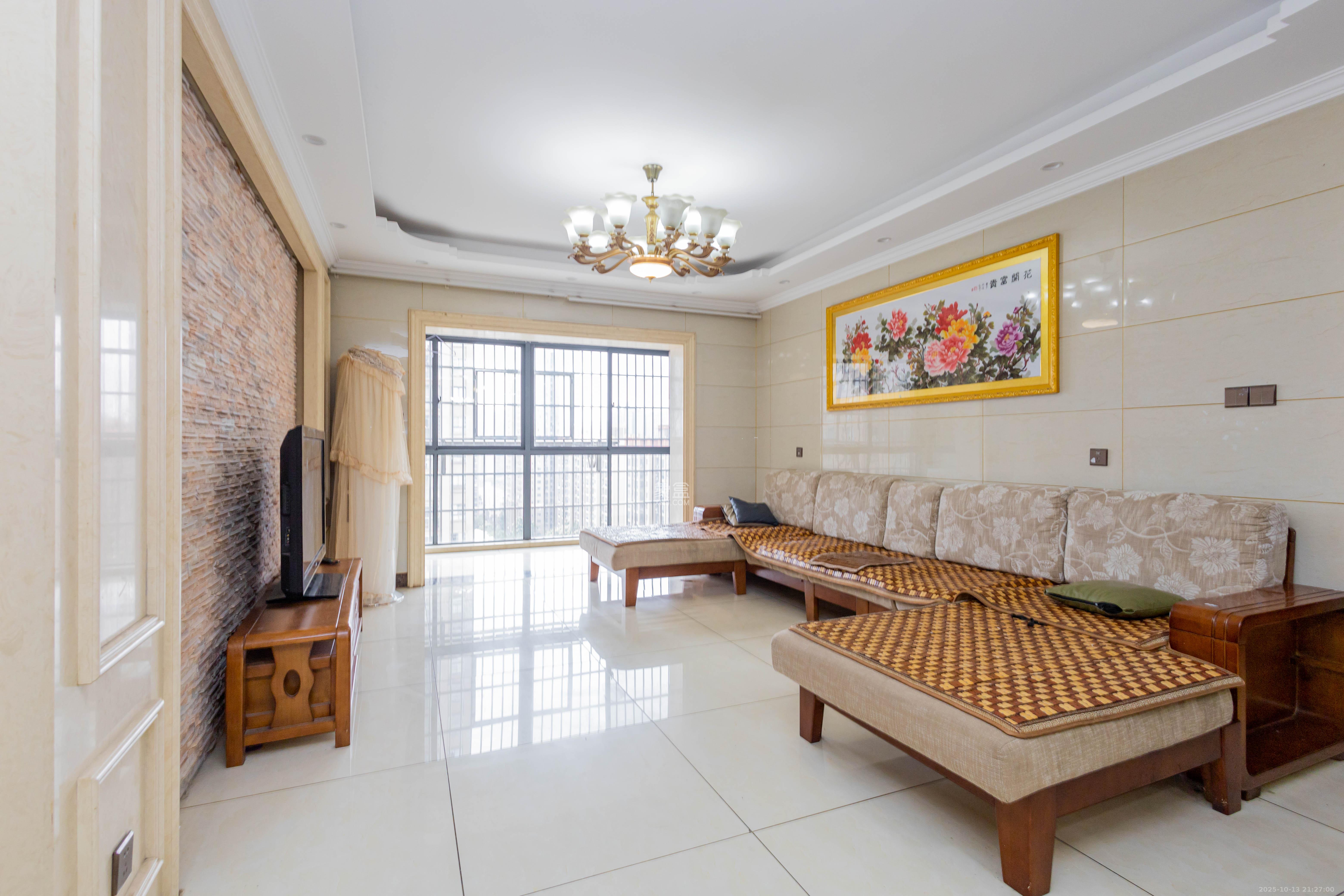 高林仕家 4室2厅2卫 88.9万 高林仕家 4室2厅2卫 88.9万客厅