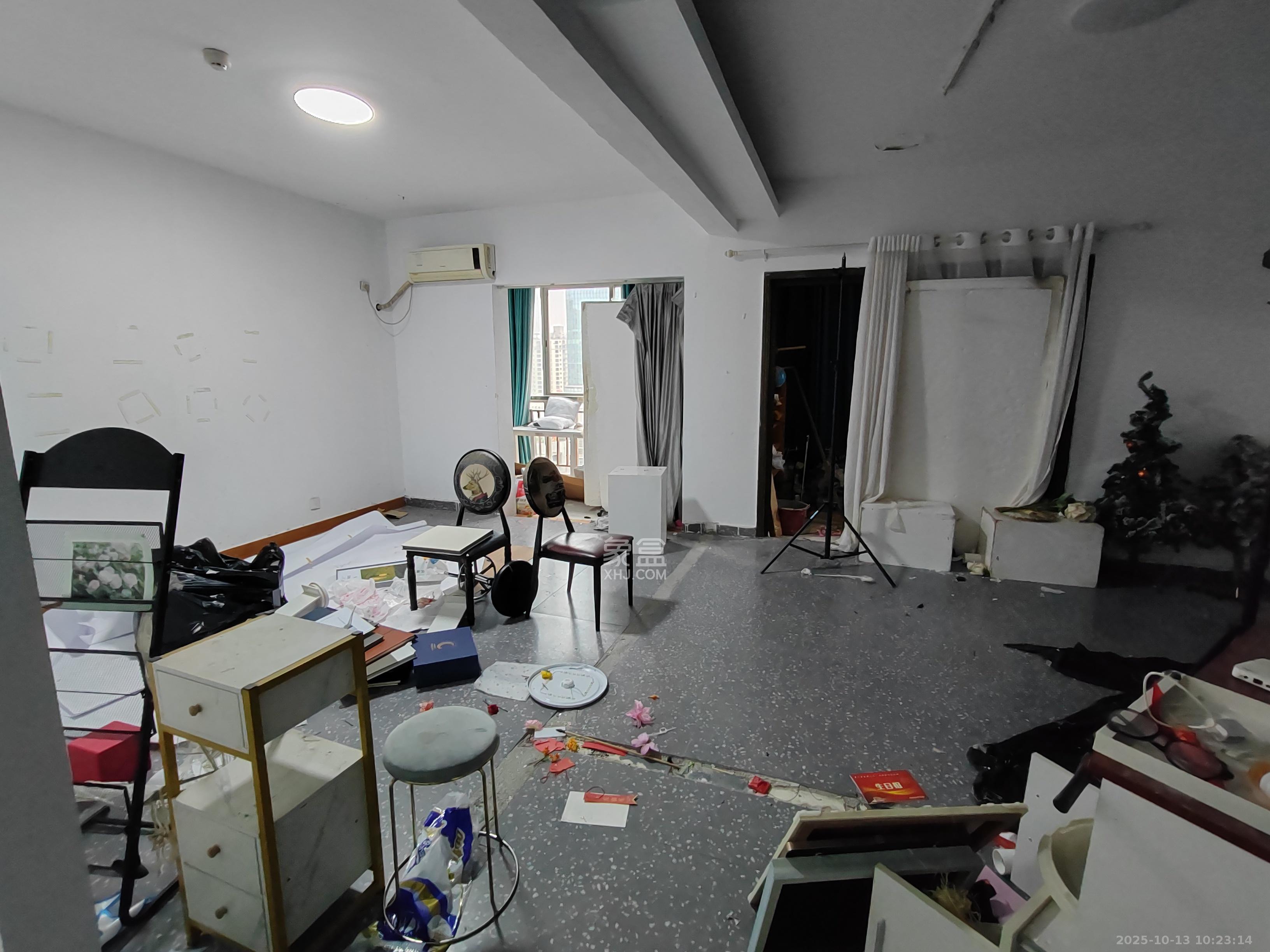 新世界百货（湖南供销大厦）  3室2厅1卫    7000.0元/月室内图