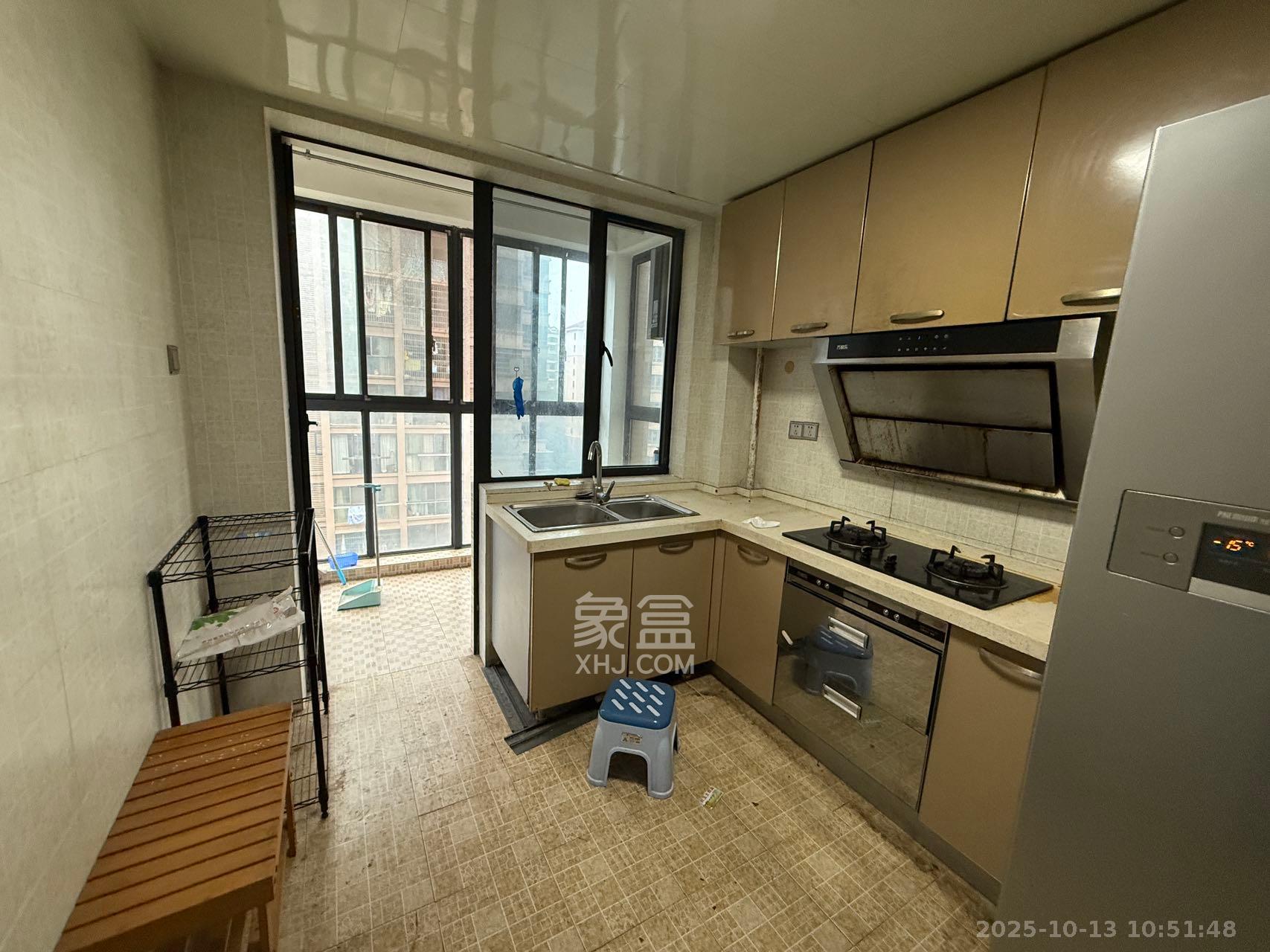 保利花园  3室2厅2卫    2500.0元/月 保利花园  3室2厅2卫    2500.0元/月室内图