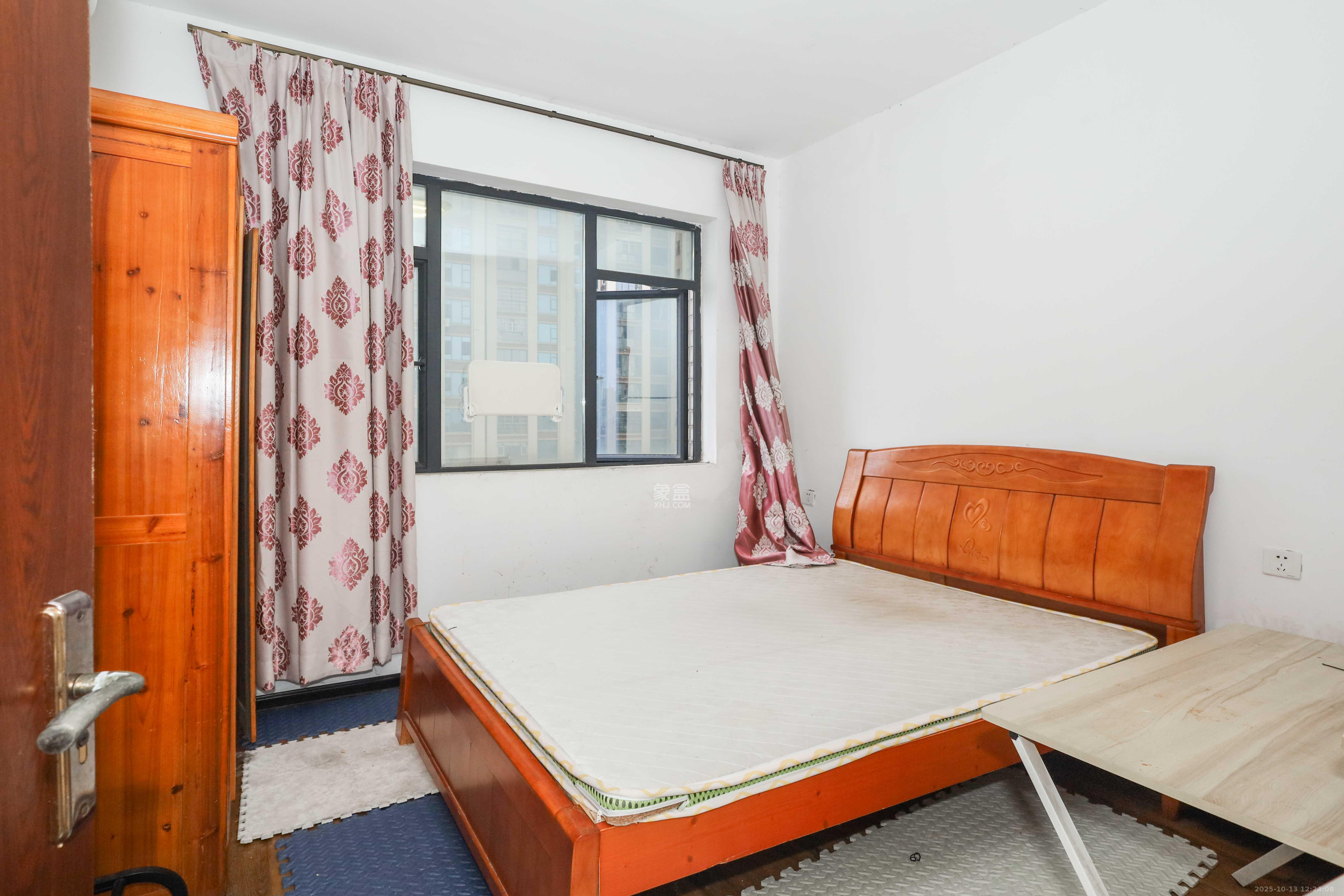 天元涉外景园C区 3室2厅2卫 83.5万 天元涉外景园C区 3室2厅2卫 83.5万卧室