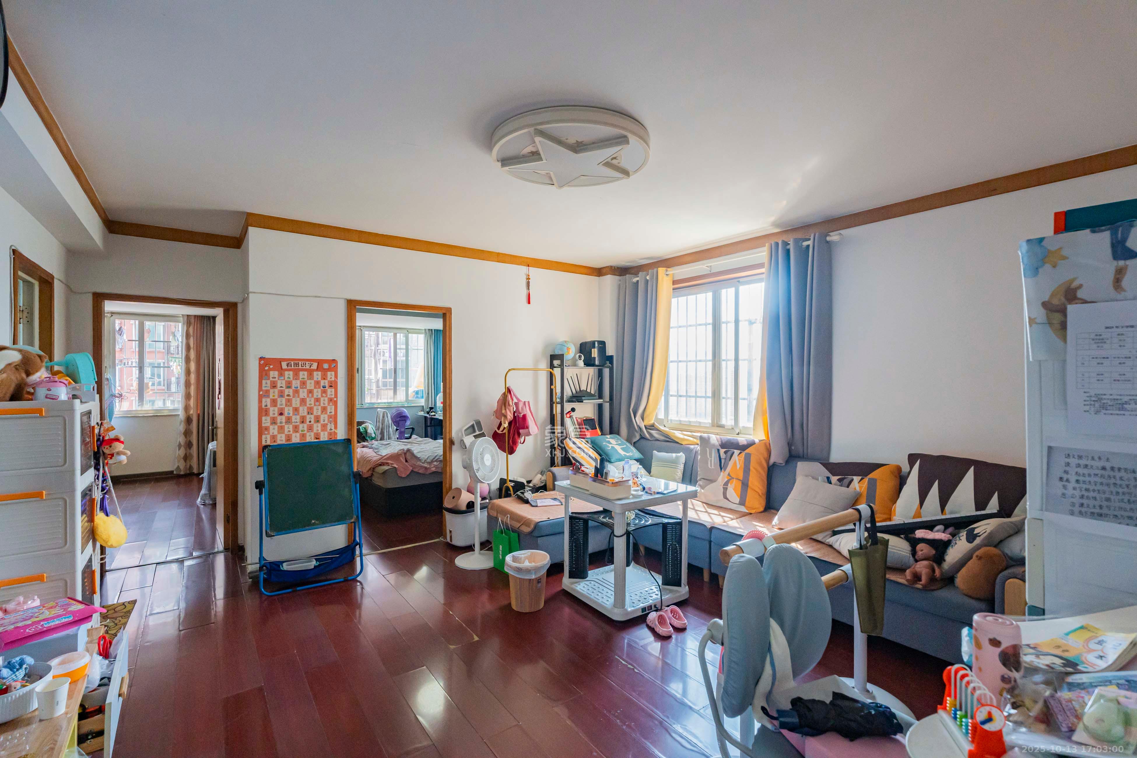 海东青大厦  4室2厅1卫    160.0万 海东青大厦  4室2厅1卫    160.0万客厅