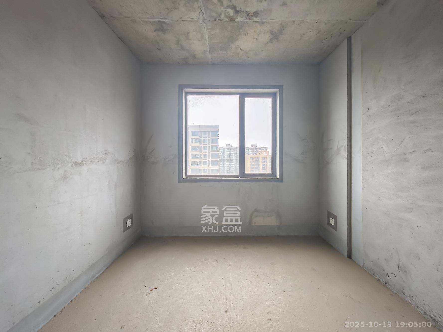 山语城三期  3室2厅2卫    81.6万卧室