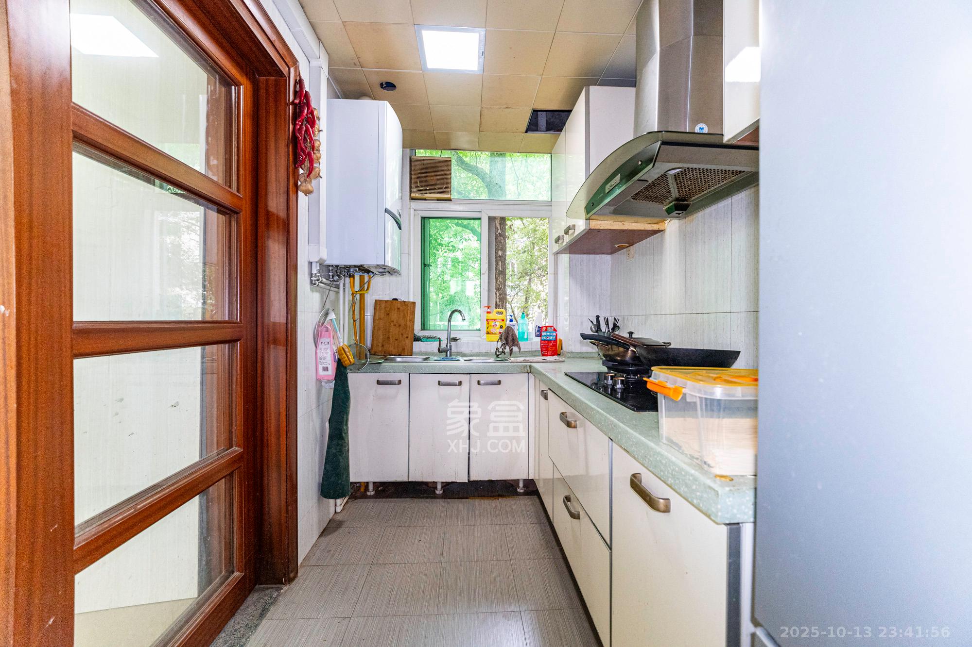 圣爵菲斯  4室2厅2卫    98.0万厨房