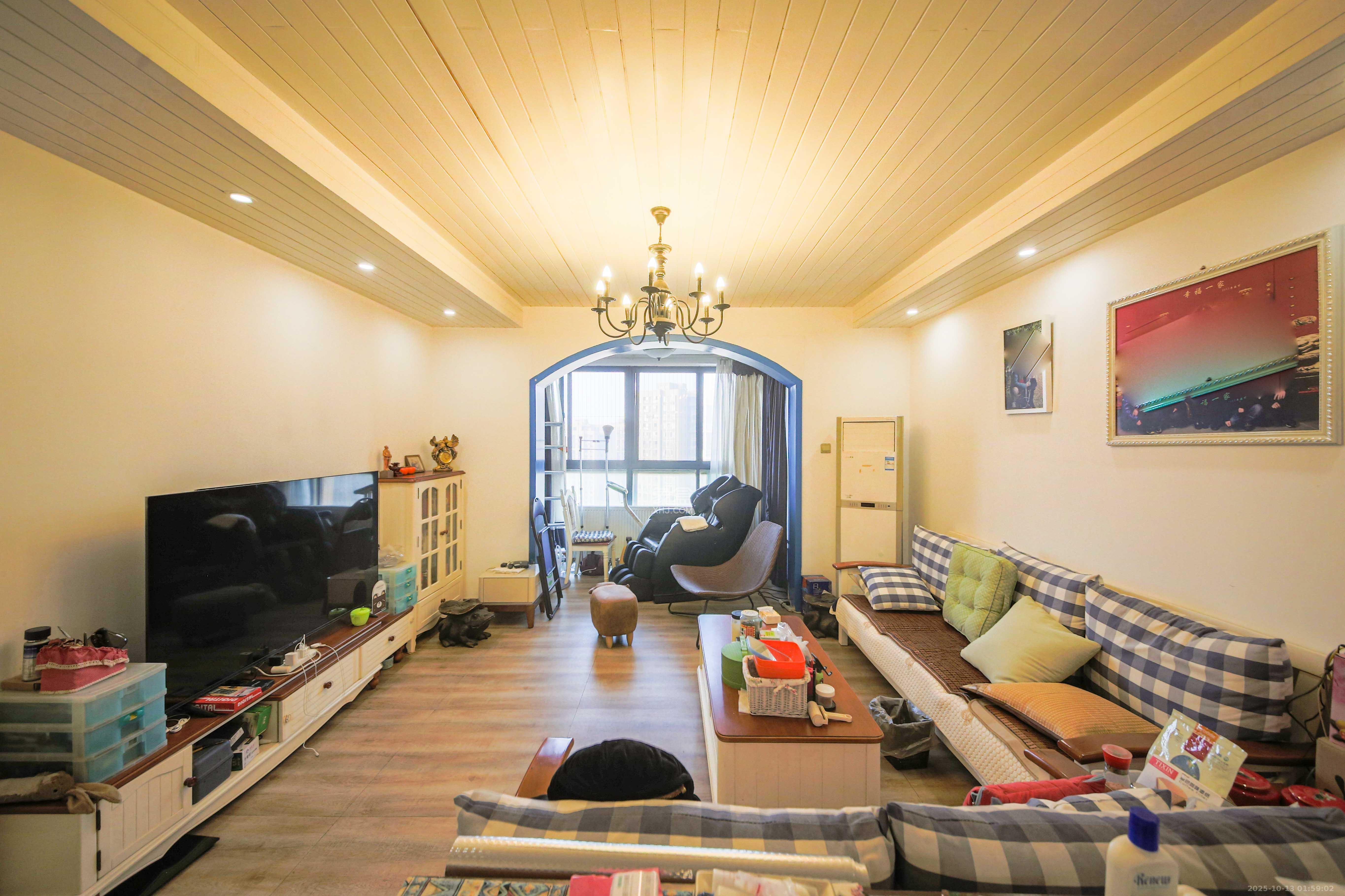 鑫远熙山  4室2厅2卫    155.0万客厅