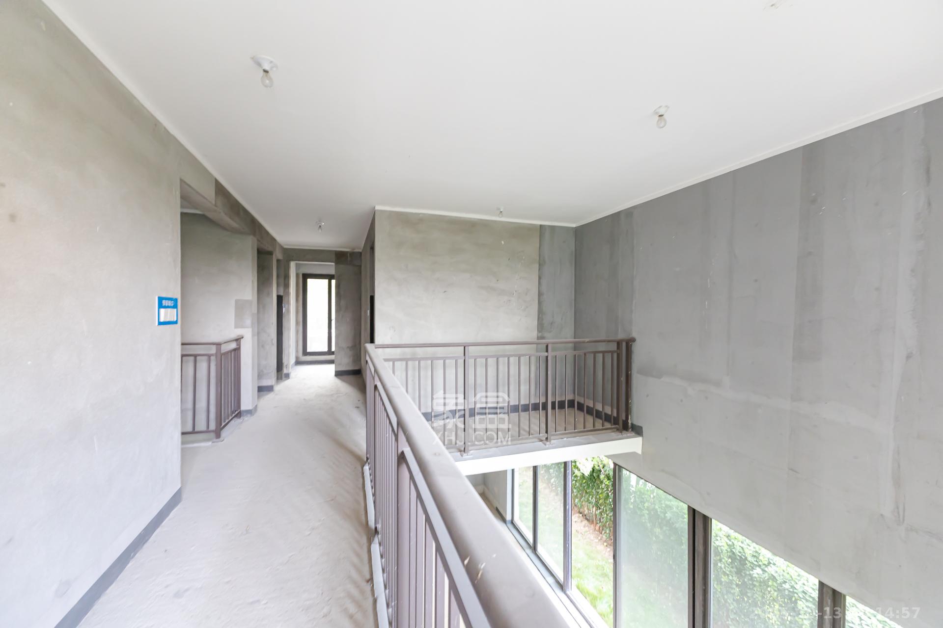 时代建发和著  4室2厅3卫    450.0万 时代建发和著  4室2厅3卫    450.0万客厅