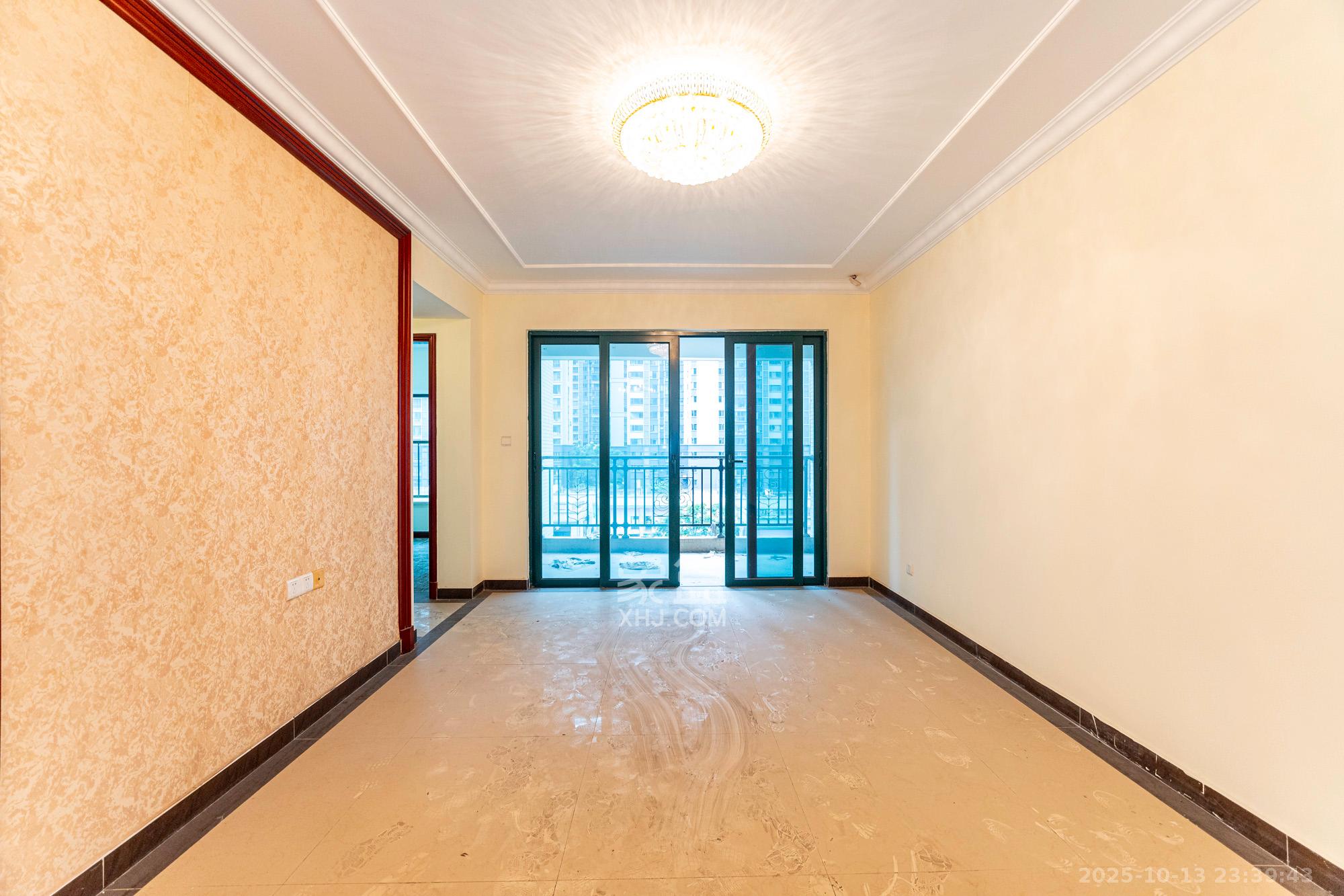 恒大翡翠华庭  3室2厅1卫    75.0万