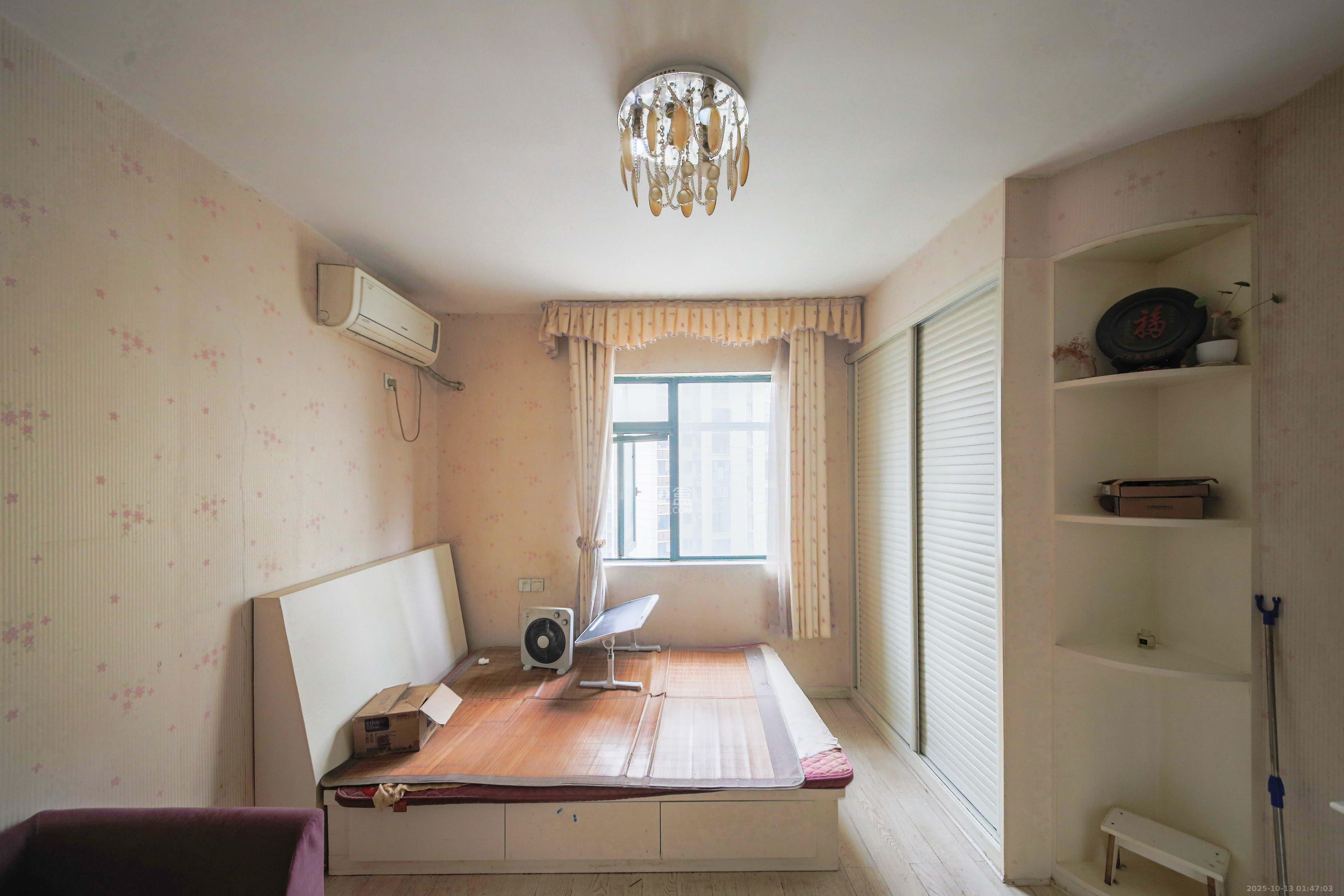 克拉美丽山庄(晟领国际)  1室1厅1卫    18.0万 克拉美丽山庄(晟领国际)  1室1厅1卫    18.0万