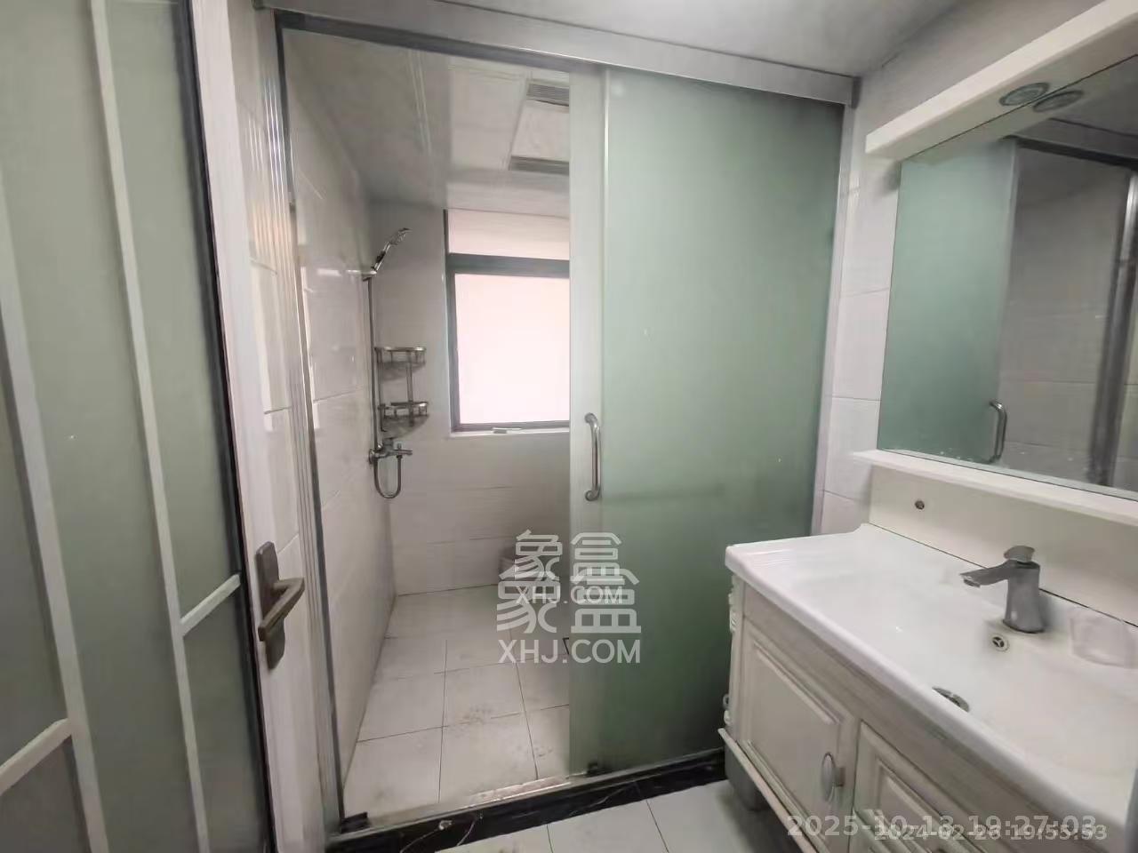 湖湘奥林匹克花园  3室2厅2卫    2400.0元/月 湖湘奥林匹克花园  3室2厅2卫    2400.0元/月室内图