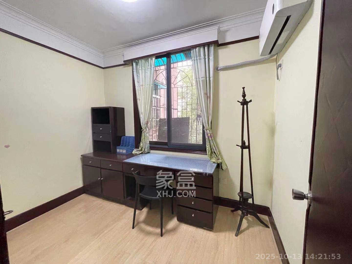 红旗区四片  3室2厅1卫    2200.0元/月