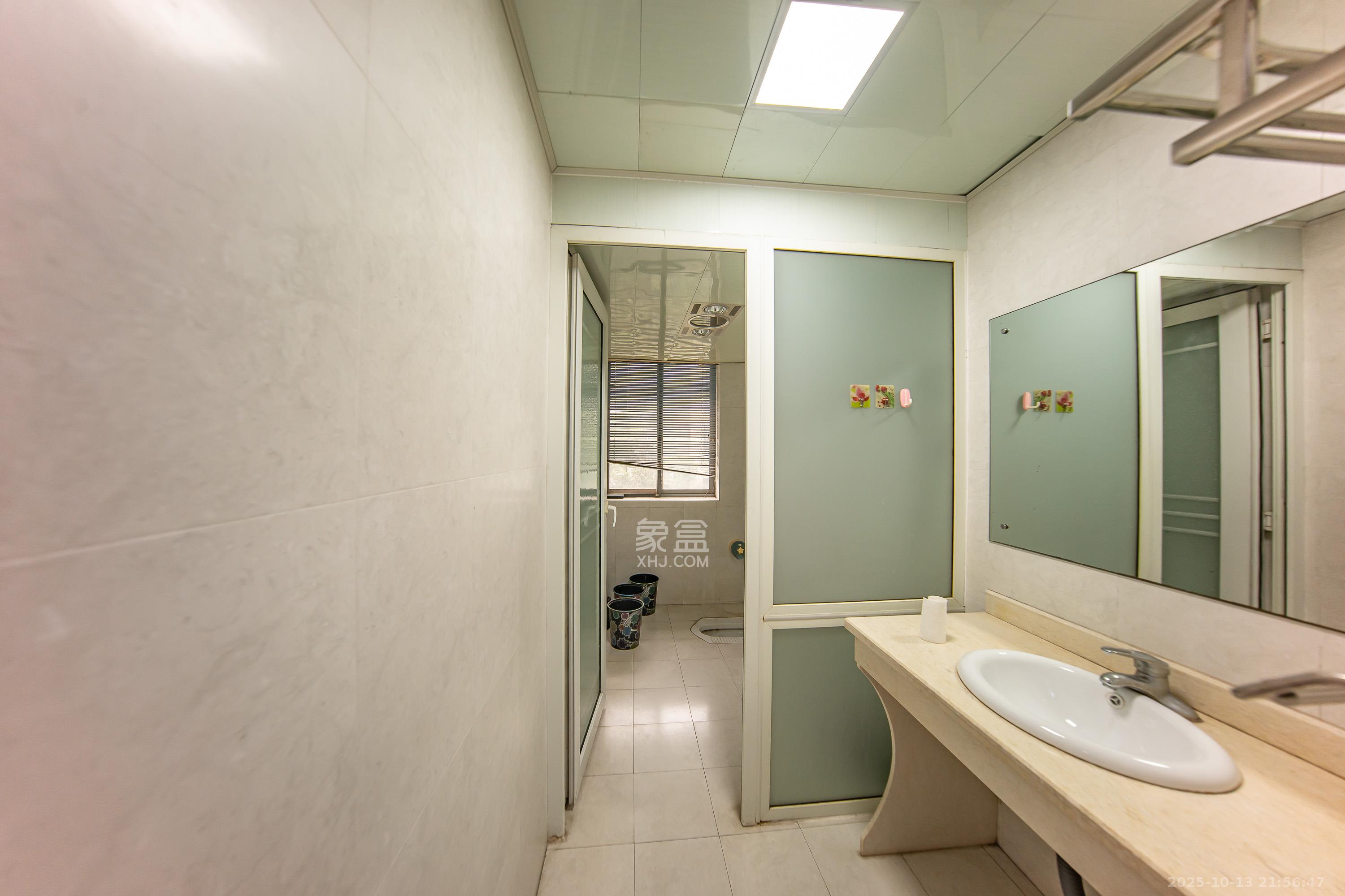 靳江明珠 3室2厅2卫 60.0万 靳江明珠 3室2厅2卫 60.0万卫生间