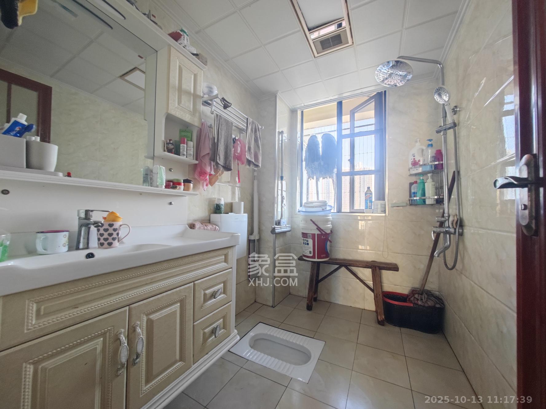 卓越蔚蓝城邦 3室2厅2卫 90.0万 卓越蔚蓝城邦 3室2厅2卫 90.0万卫生间