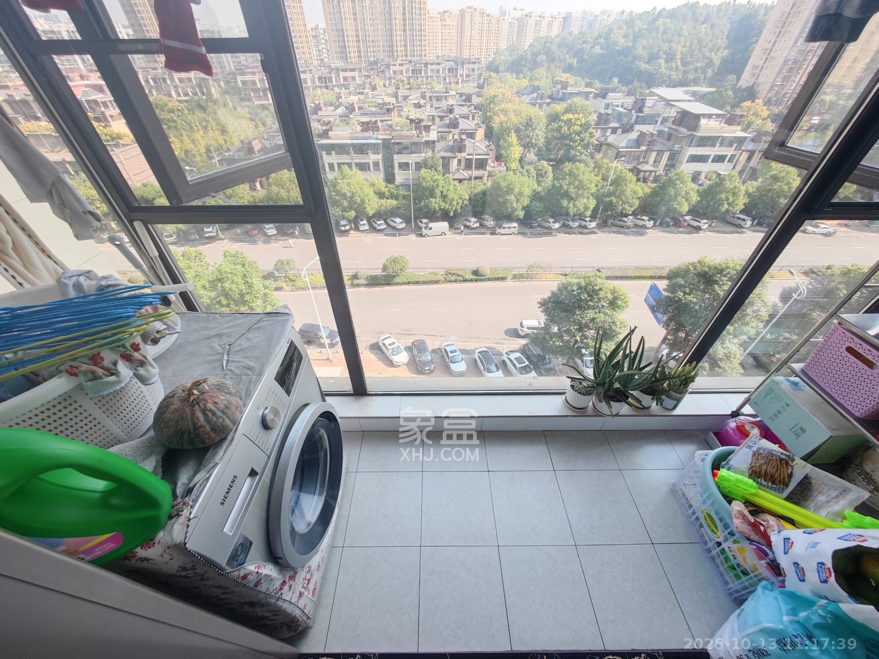 卓越蔚蓝城邦 3室2厅2卫 90.0万 卓越蔚蓝城邦 3室2厅2卫 90.0万阳台