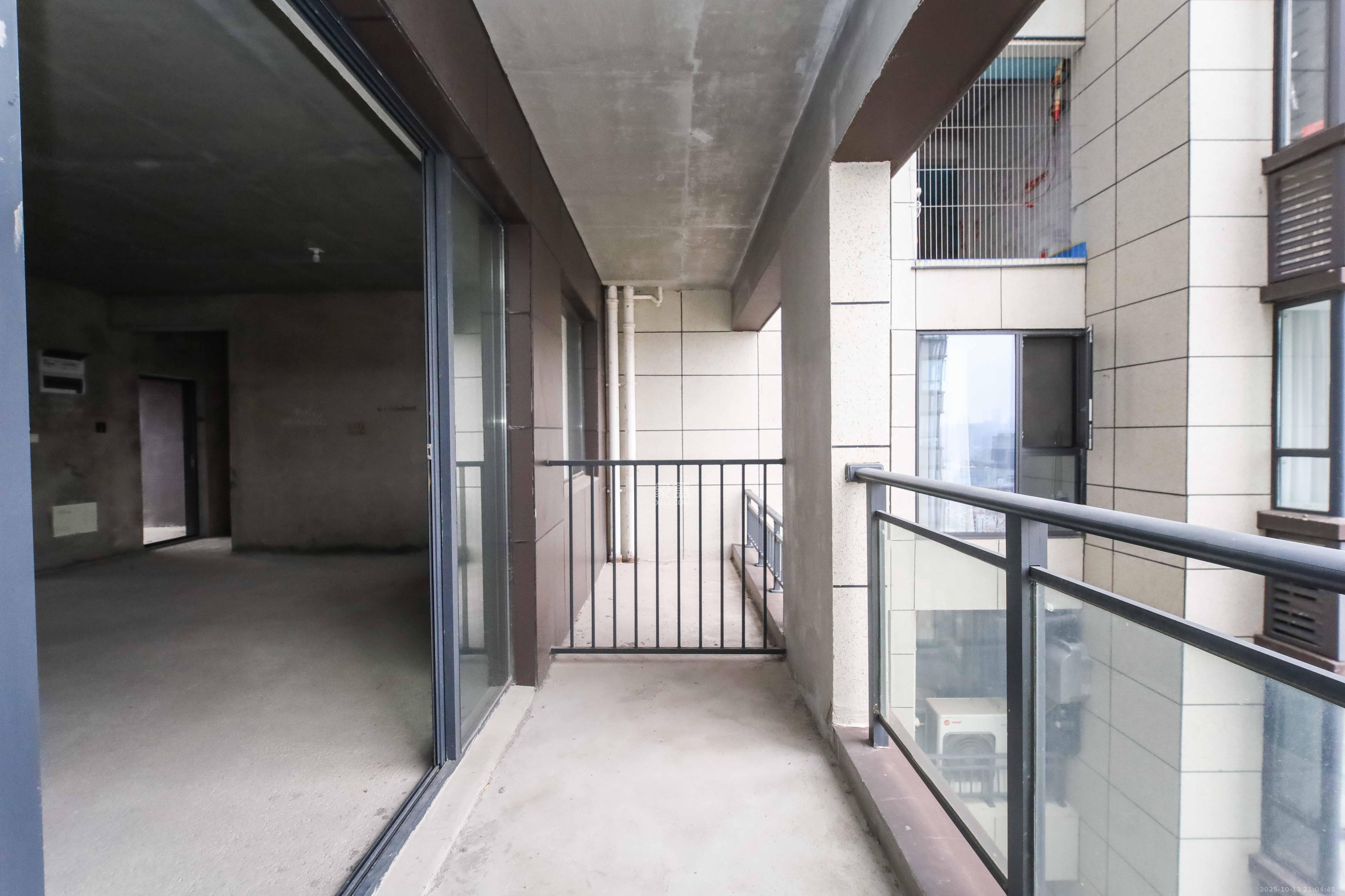 宝能公馆（美联天骄城五期）  4室2厅2卫    180.0万阳台