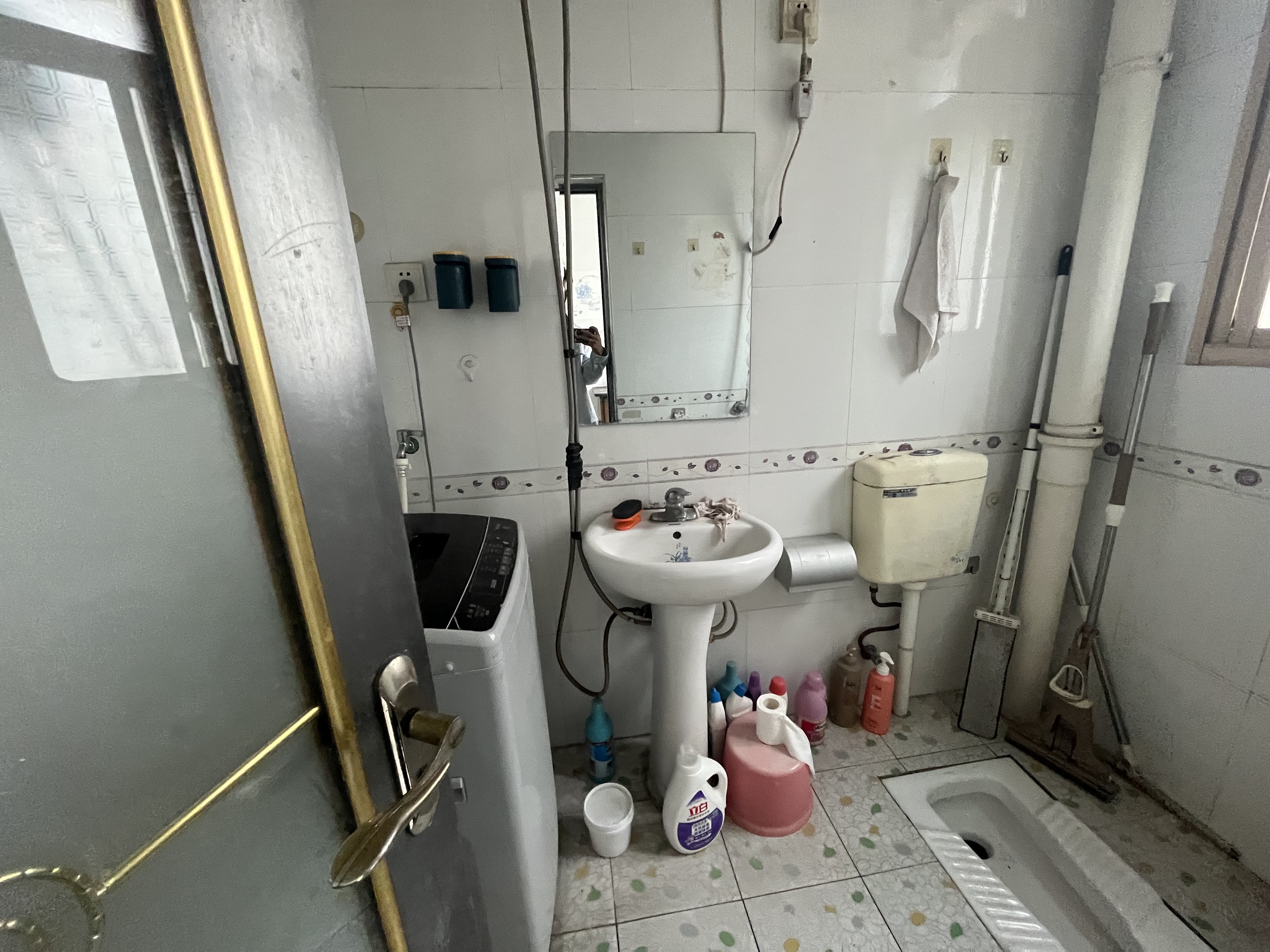 罗家小区西区 1室1厅1卫 400.0元/月 罗家小区西区 1室1厅1卫 400.0元/月室内图