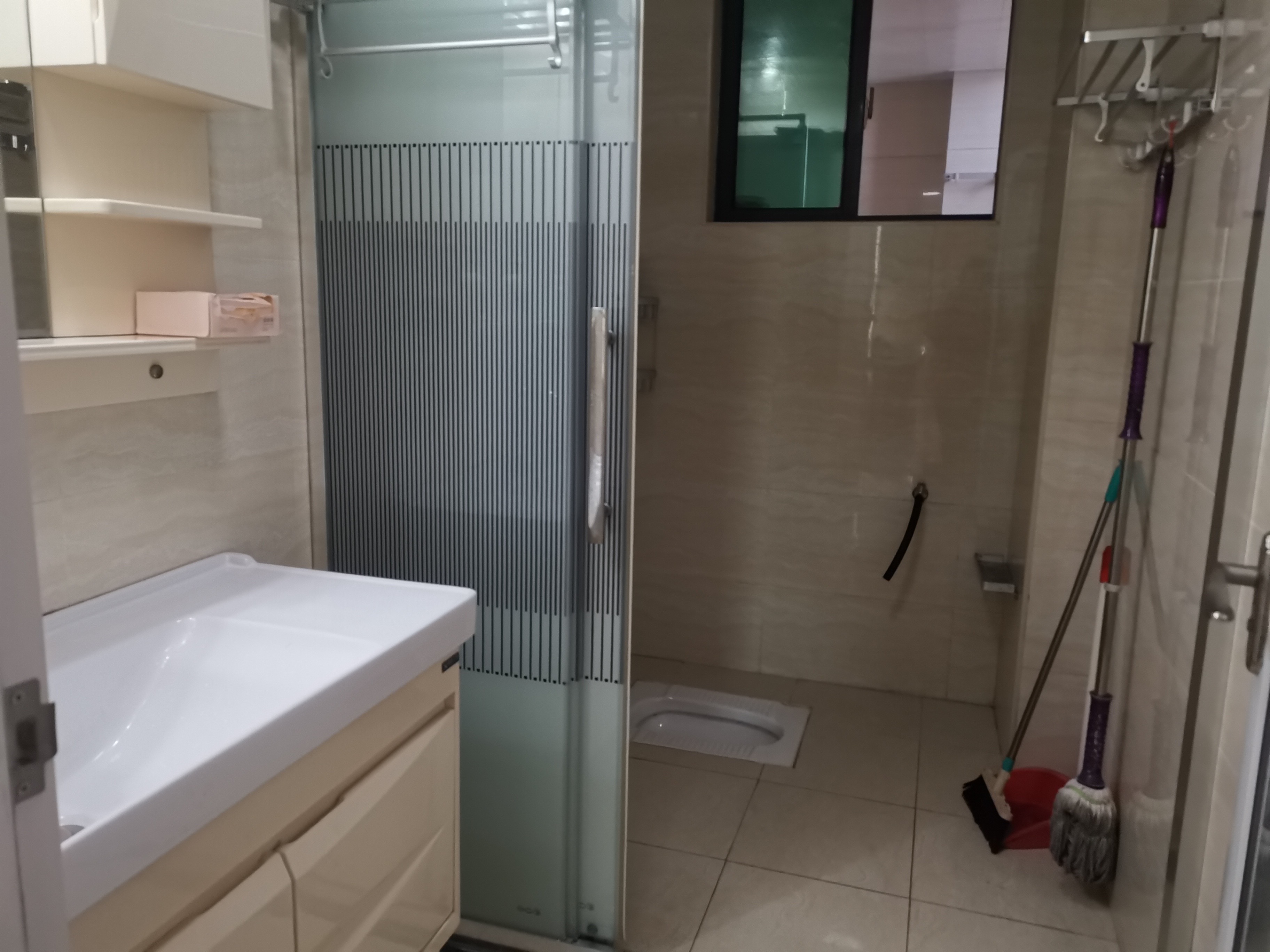 银源春天  3室2厅2卫    1800.0元/月 银源春天  3室2厅2卫    1800.0元/月室内图