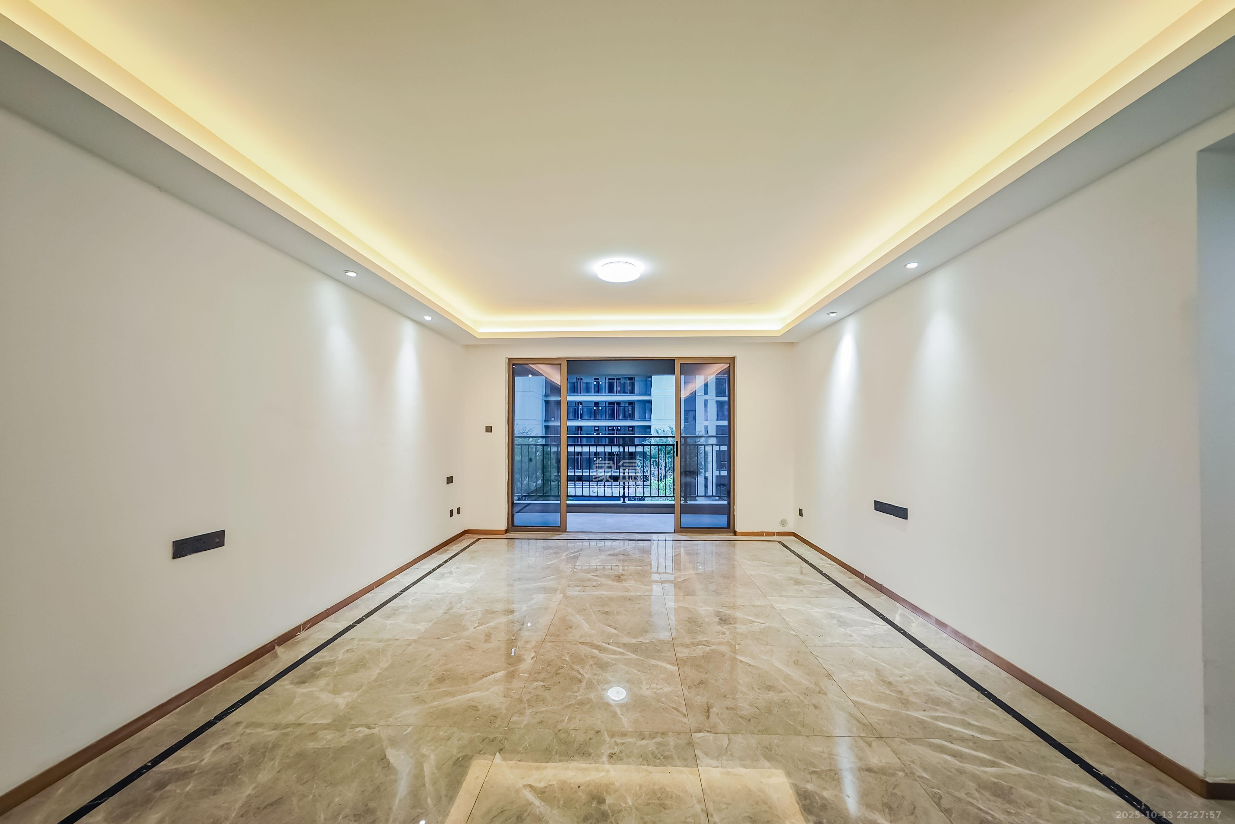 旭辉雨花郡  4室2厅2卫    218.8万 旭辉雨花郡  4室2厅2卫    218.8万客厅