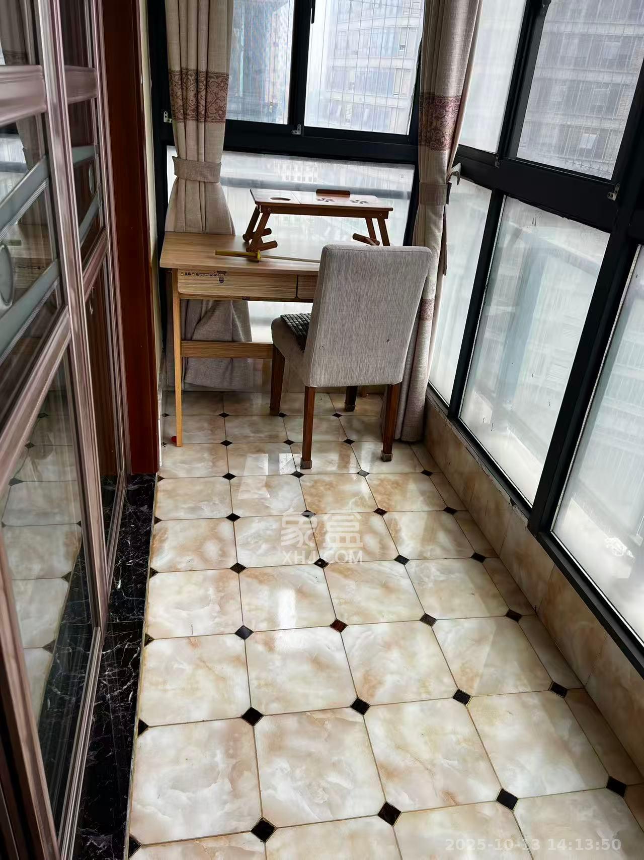 奥克斯广场  3室1厅2卫    3400.0元/月 奥克斯广场  3室1厅2卫    3400.0元/月室内图