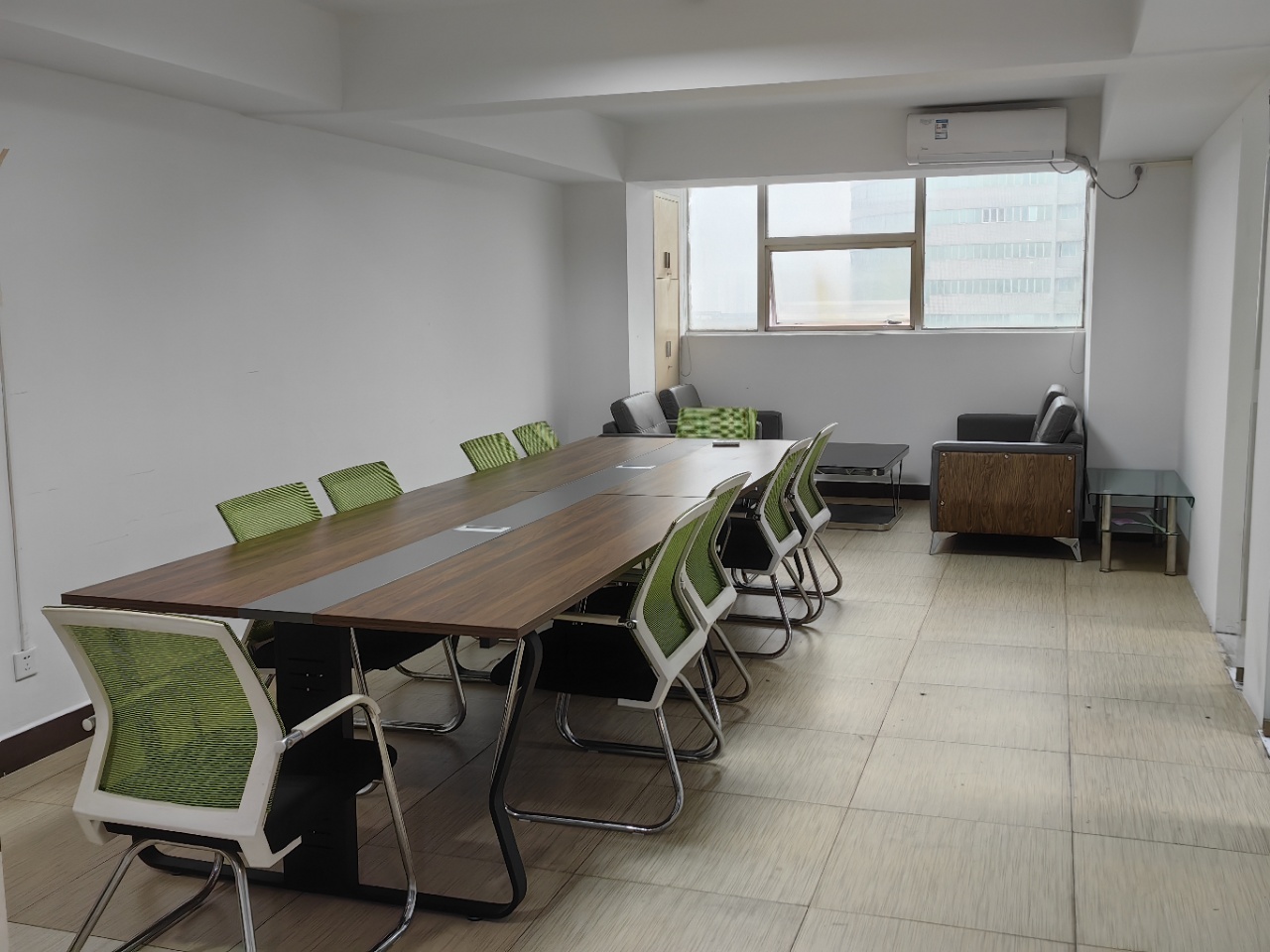 海涯大厦 1室2厅1卫 4200.0元/月 海涯大厦 1室2厅1卫 4200.0元/月室内图