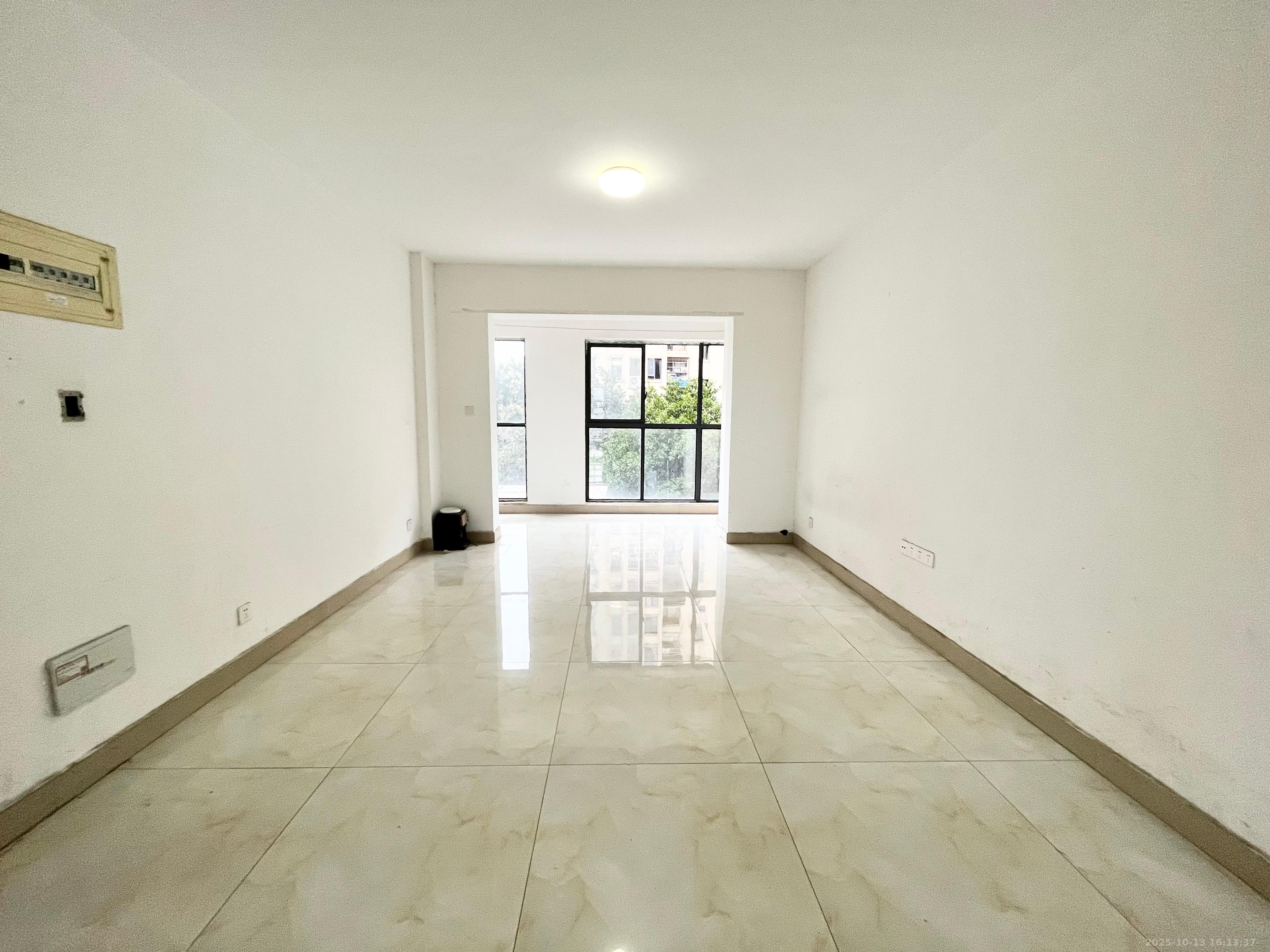 保利麓谷林语E区 3室2厅1卫 2000.0元/月 保利麓谷林语E区 3室2厅1卫 2000.0元/月室内图