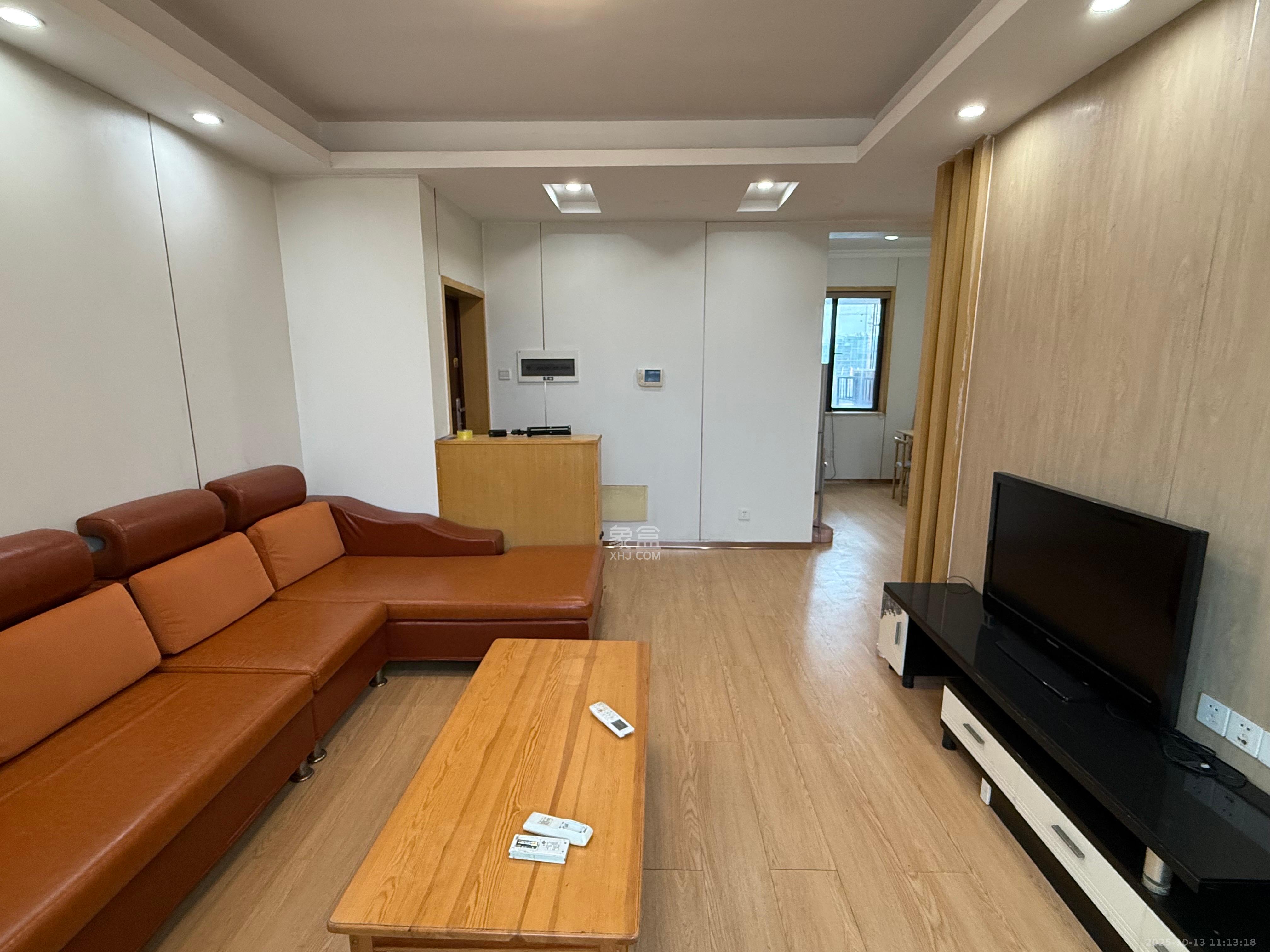 融圣国际  2室2厅1卫    2700.0元/月 融圣国际  2室2厅1卫    2700.0元/月室内图