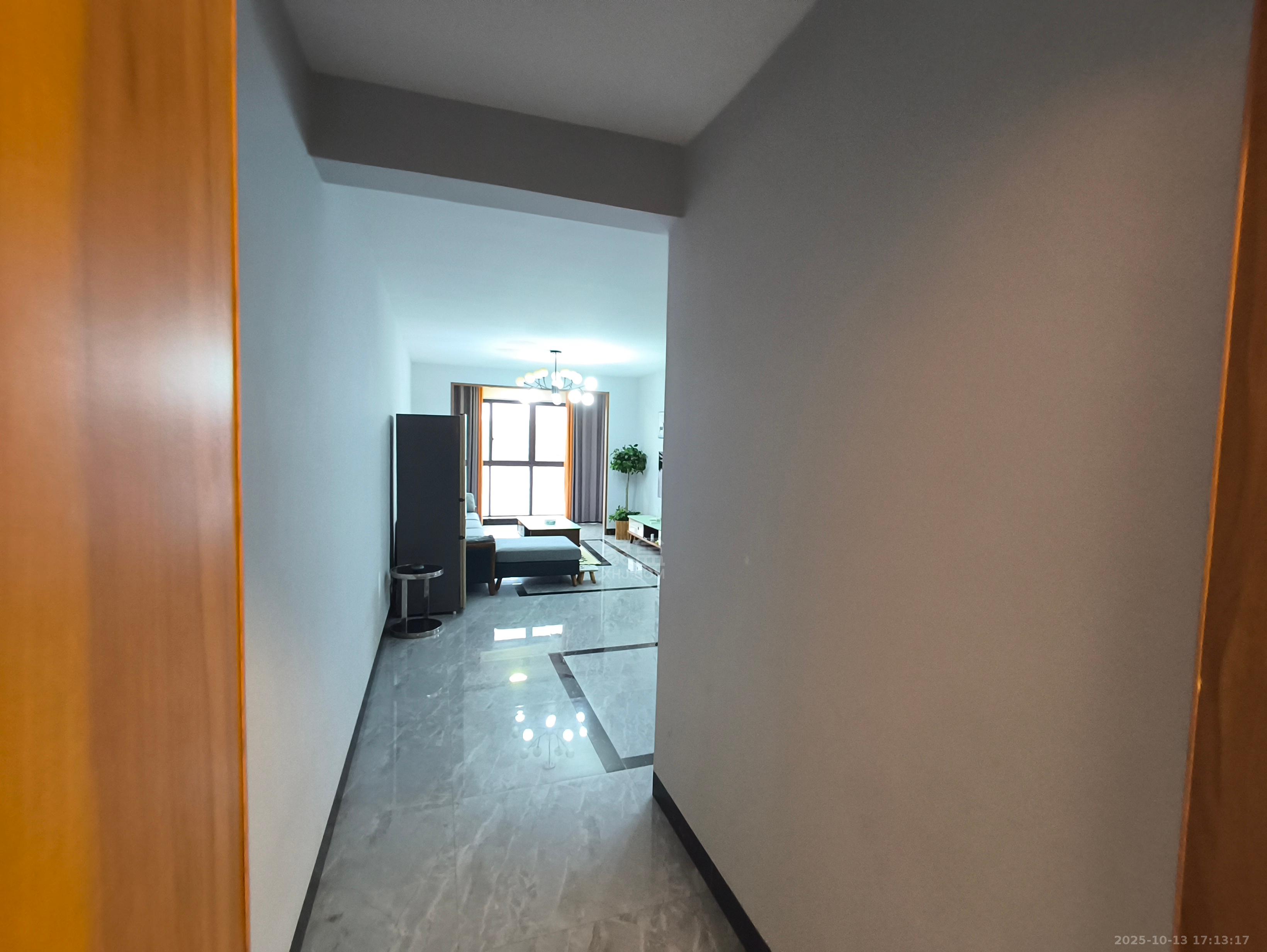 滨江花园  3室2厅2卫    1800.0元/月室内图