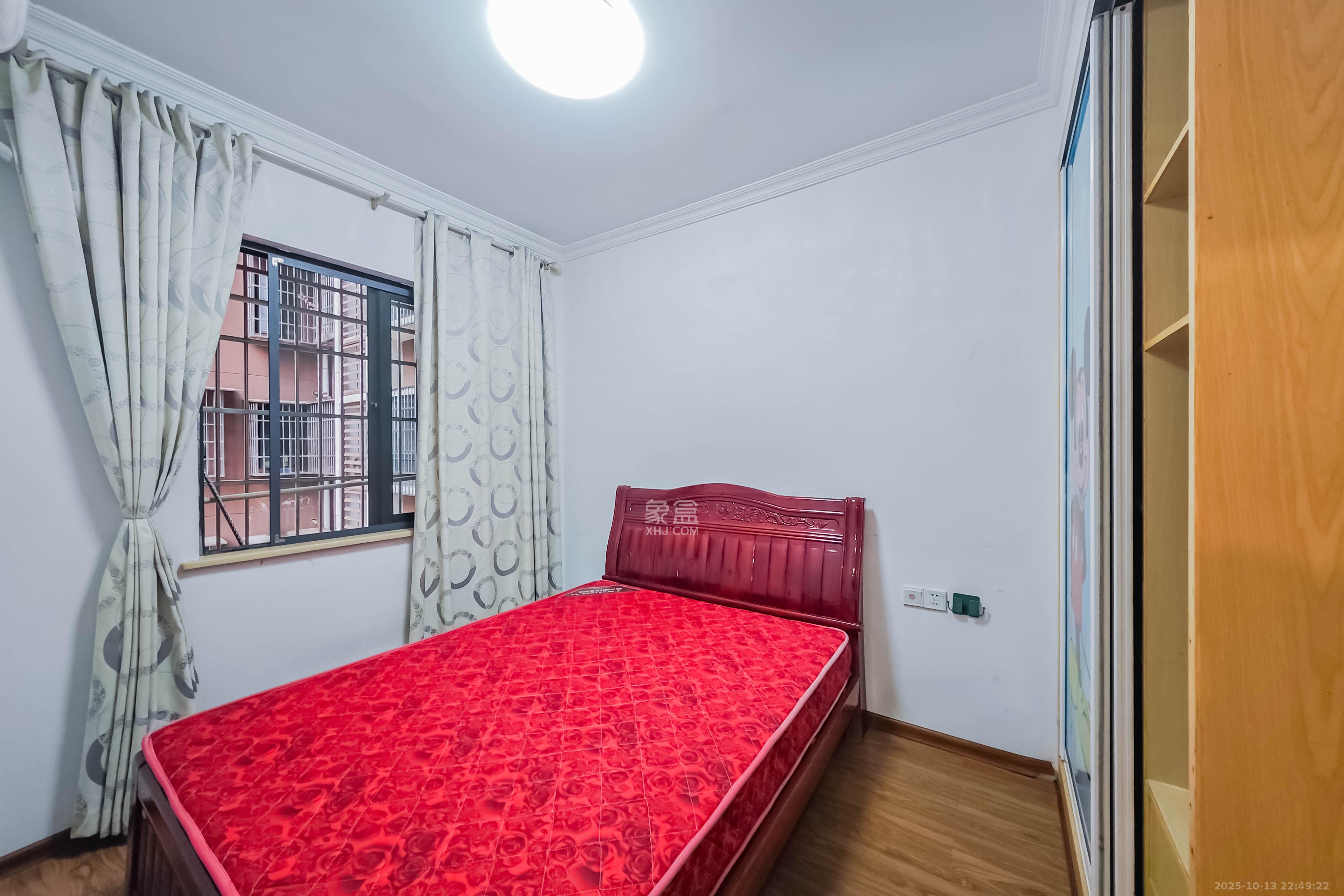 龙吉湾小区（龙瑞尚苑）  3室2厅1卫    79.8万卧室