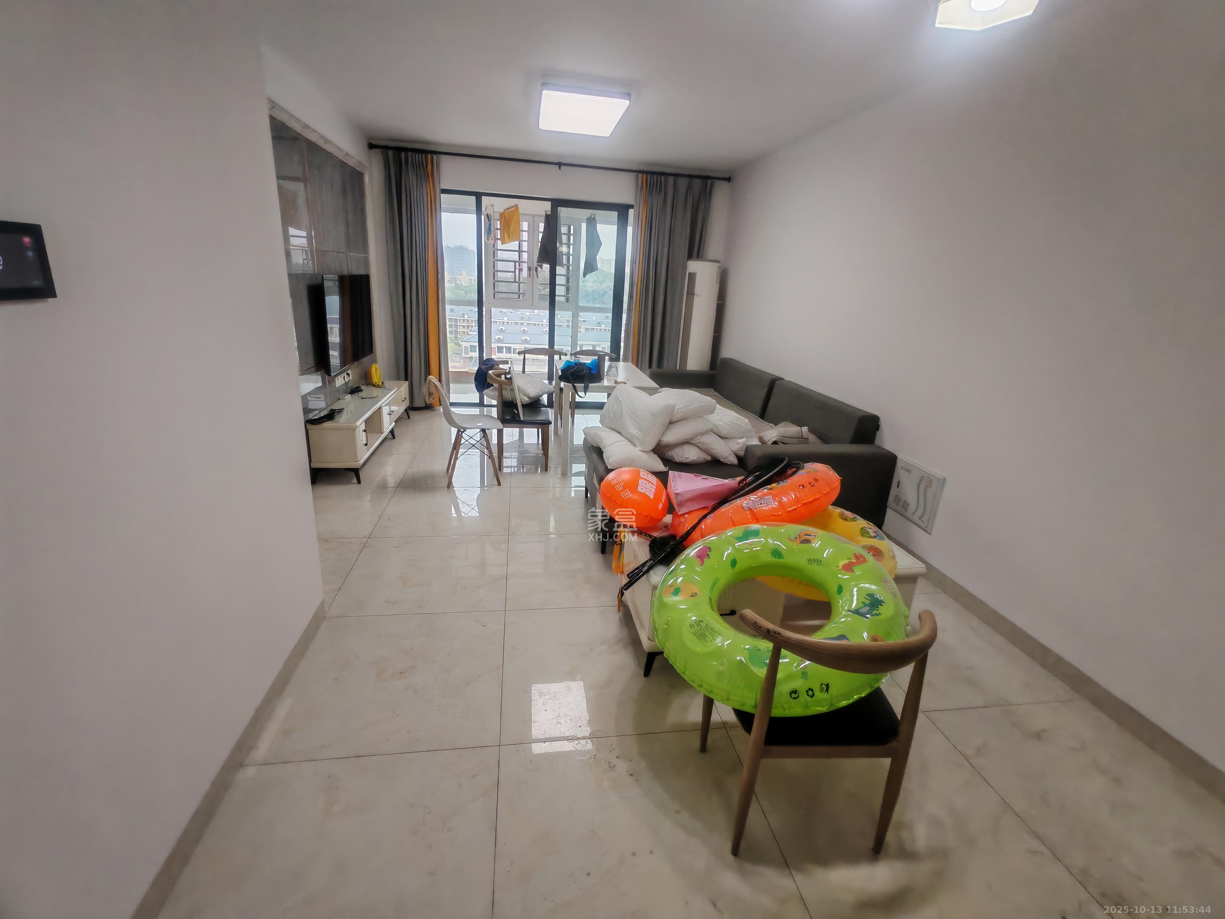 西湖鸿运佳苑  1室0厅0卫    2400.0元/月室内图