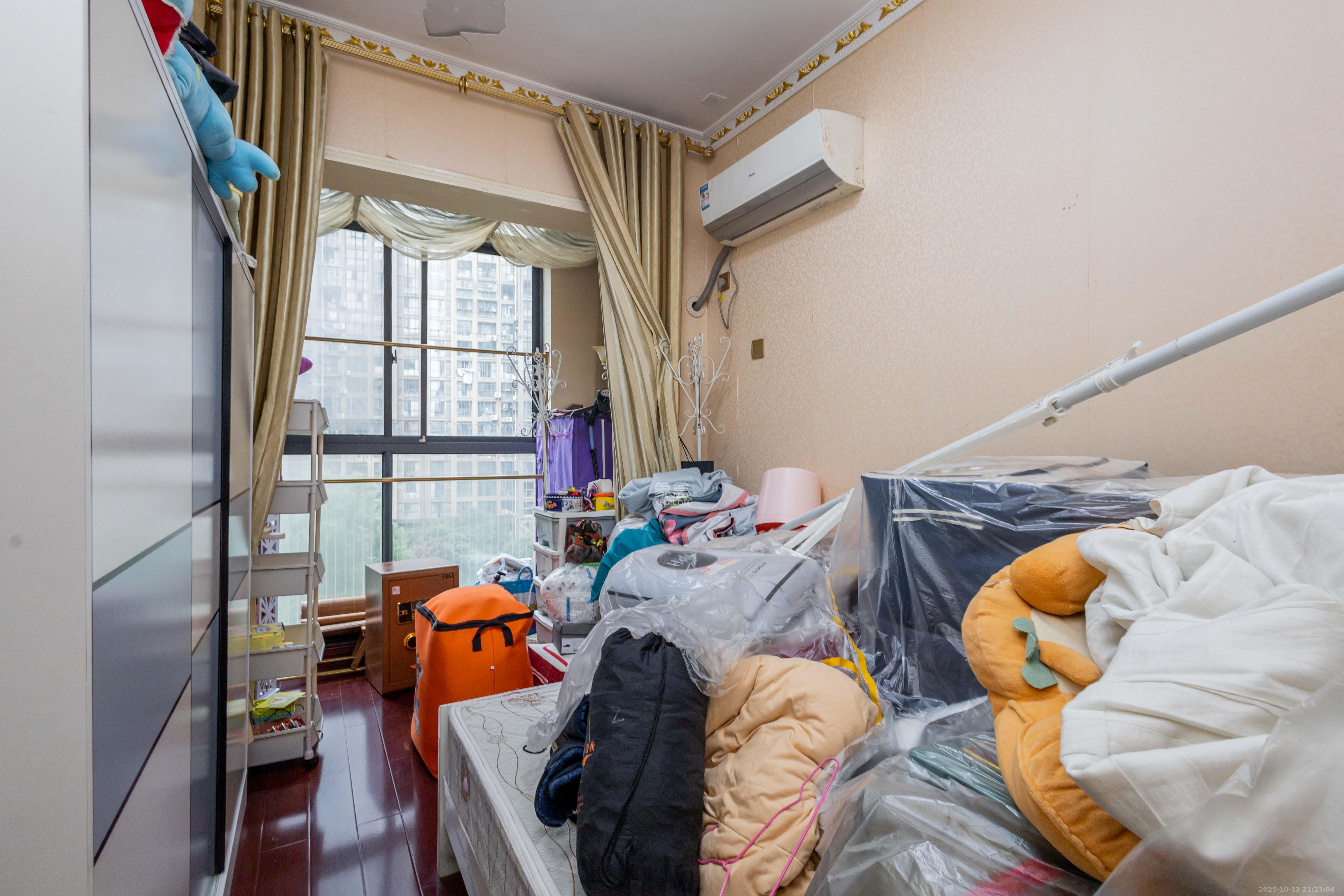 辉煌国际城一期 4室2厅2卫 149.0万 辉煌国际城一期 4室2厅2卫 149.0万卧室